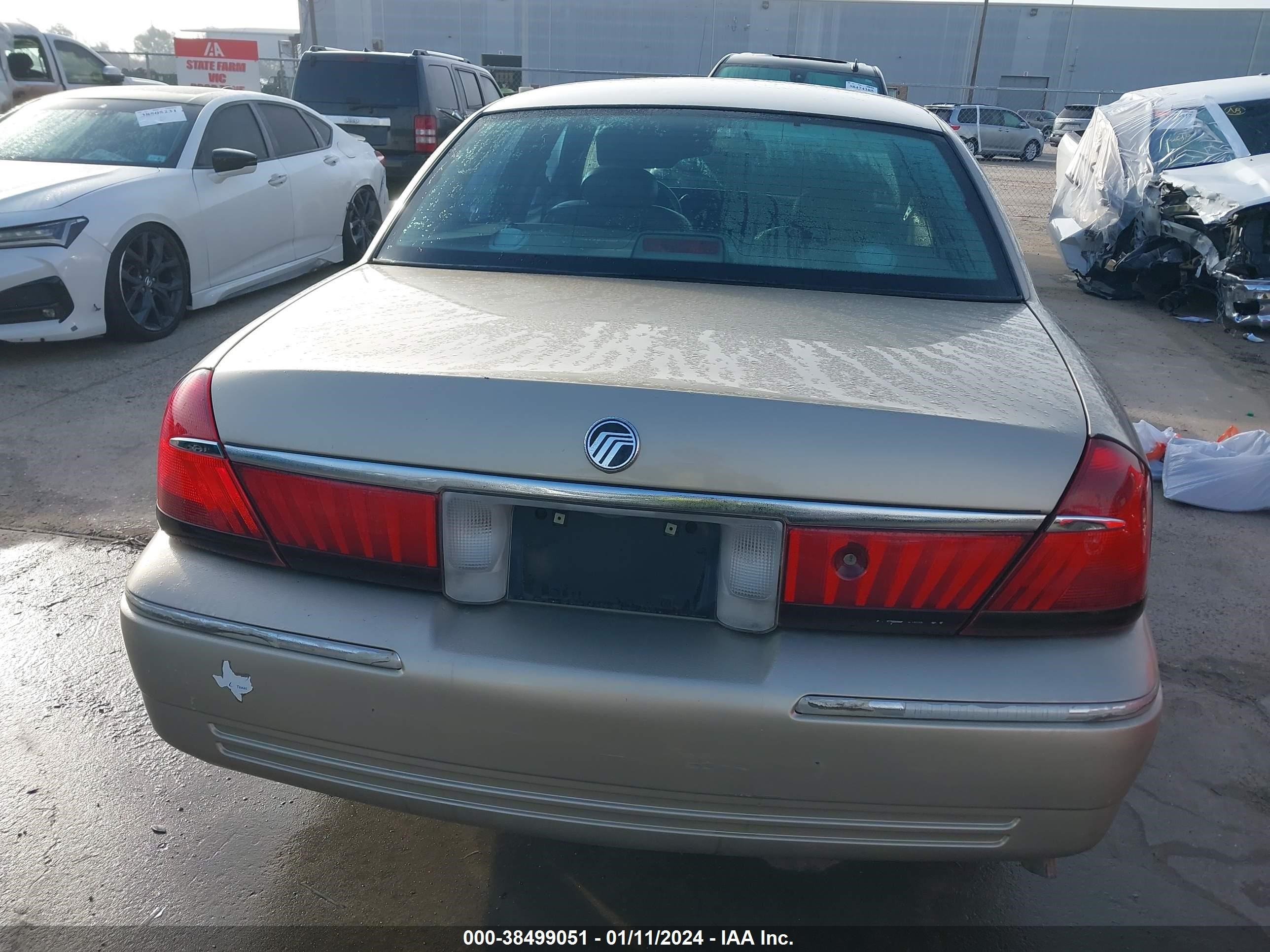 Photo 15 VIN: 2MEFM75W5YX621184 - MERCURY GRAND MARQUIS 