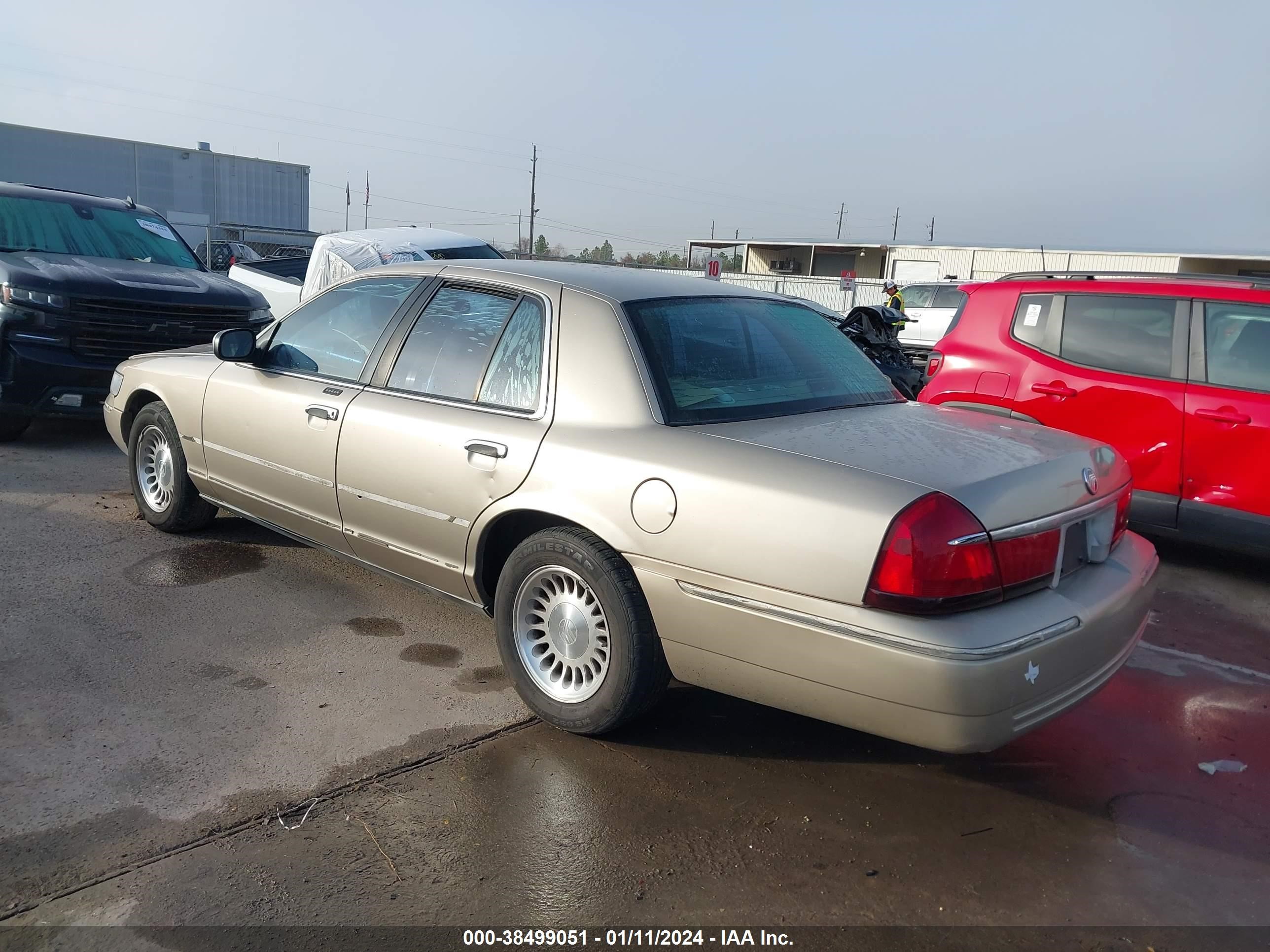 Photo 2 VIN: 2MEFM75W5YX621184 - MERCURY GRAND MARQUIS 