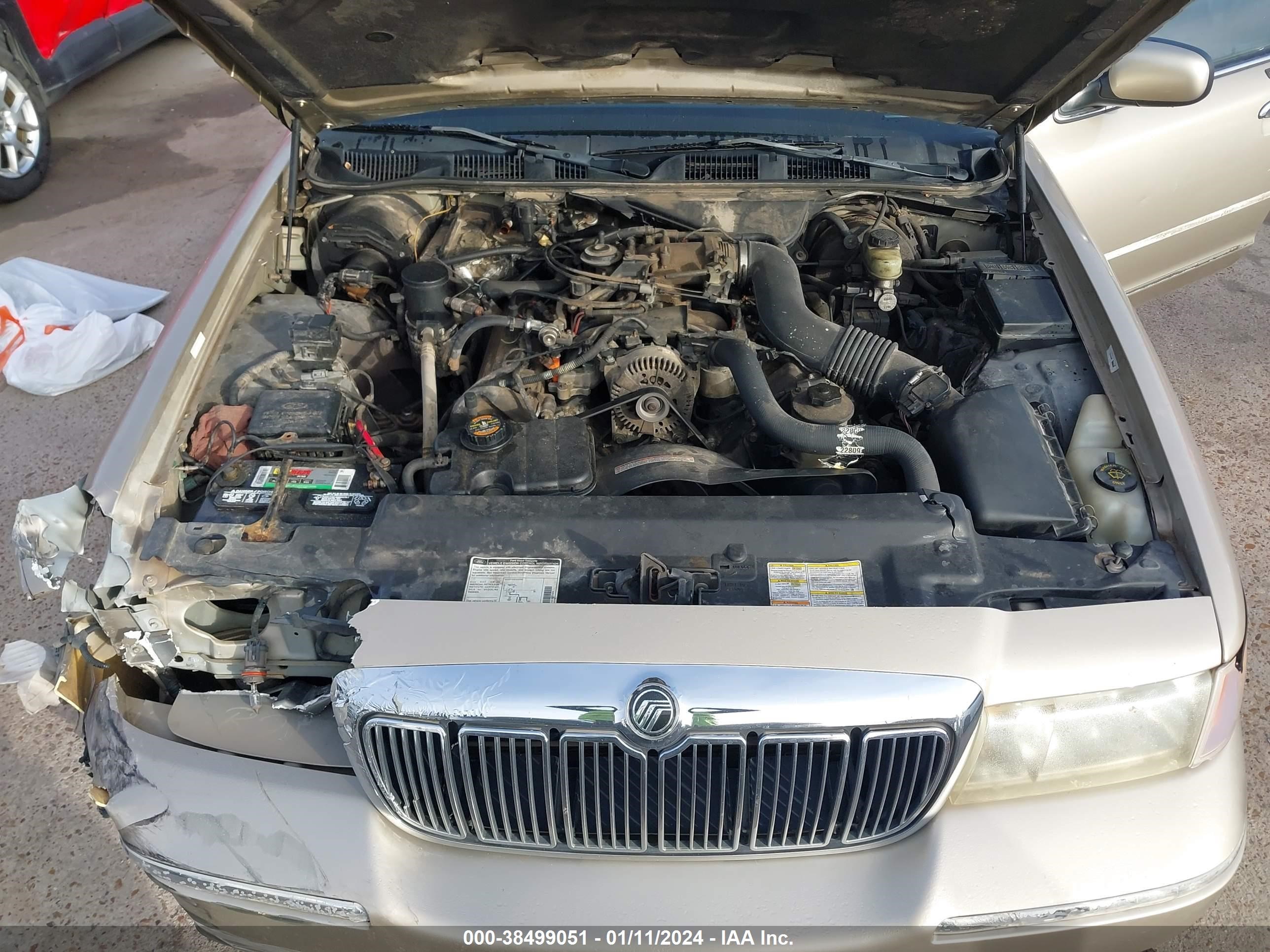 Photo 9 VIN: 2MEFM75W5YX621184 - MERCURY GRAND MARQUIS 