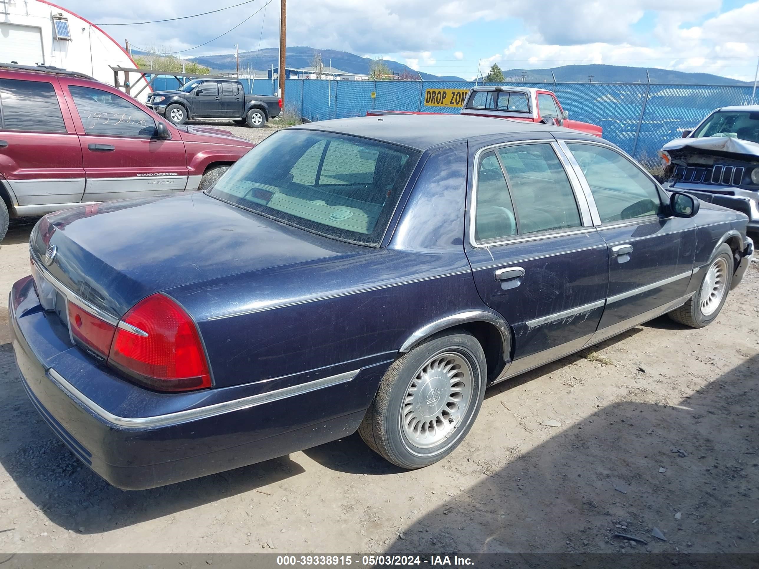 Photo 3 VIN: 2MEFM75W5YX621251 - MERCURY GRAND MARQUIS 