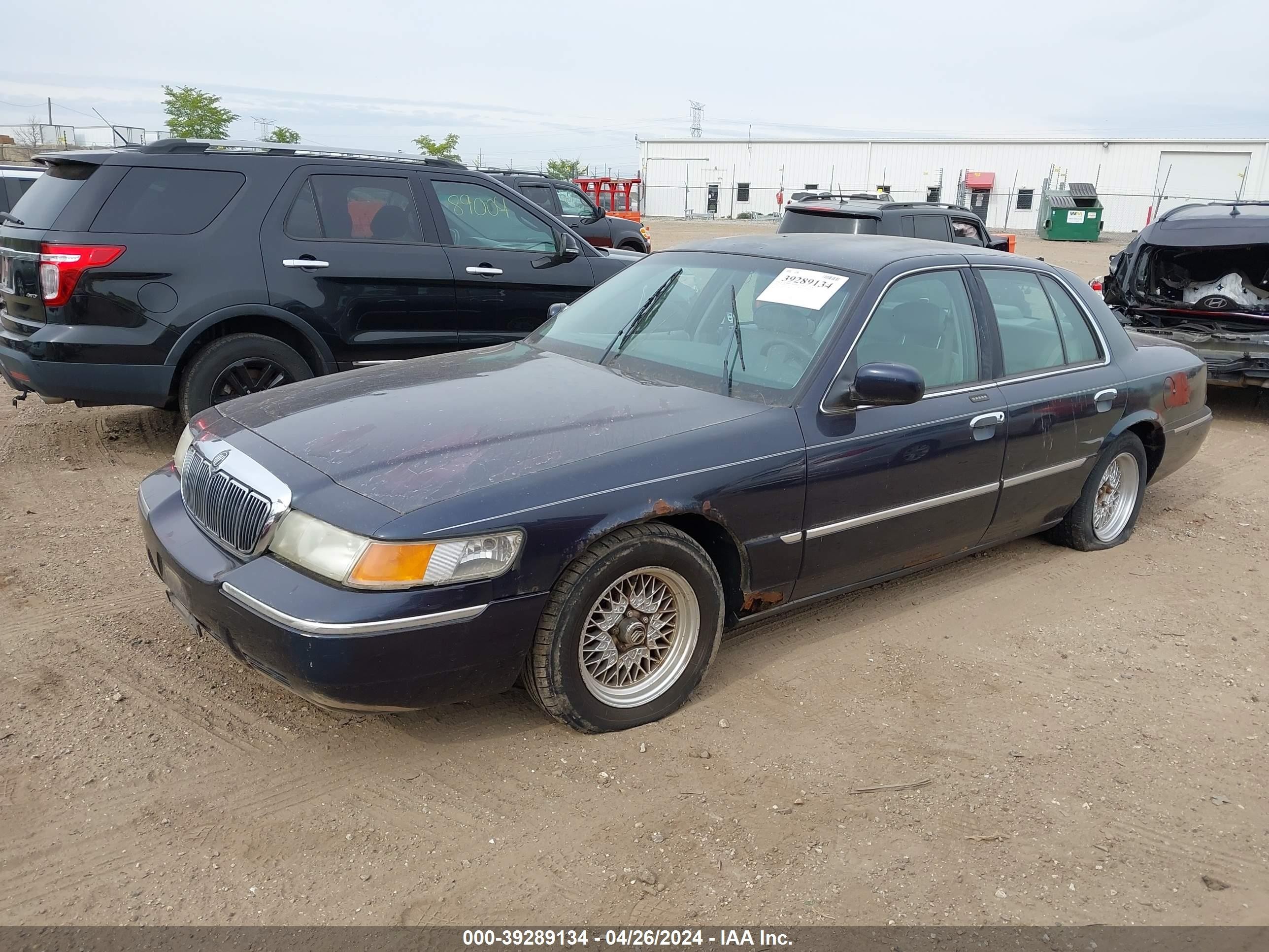 Photo 1 VIN: 2MEFM75W5YX733984 - MERCURY GRAND MARQUIS 