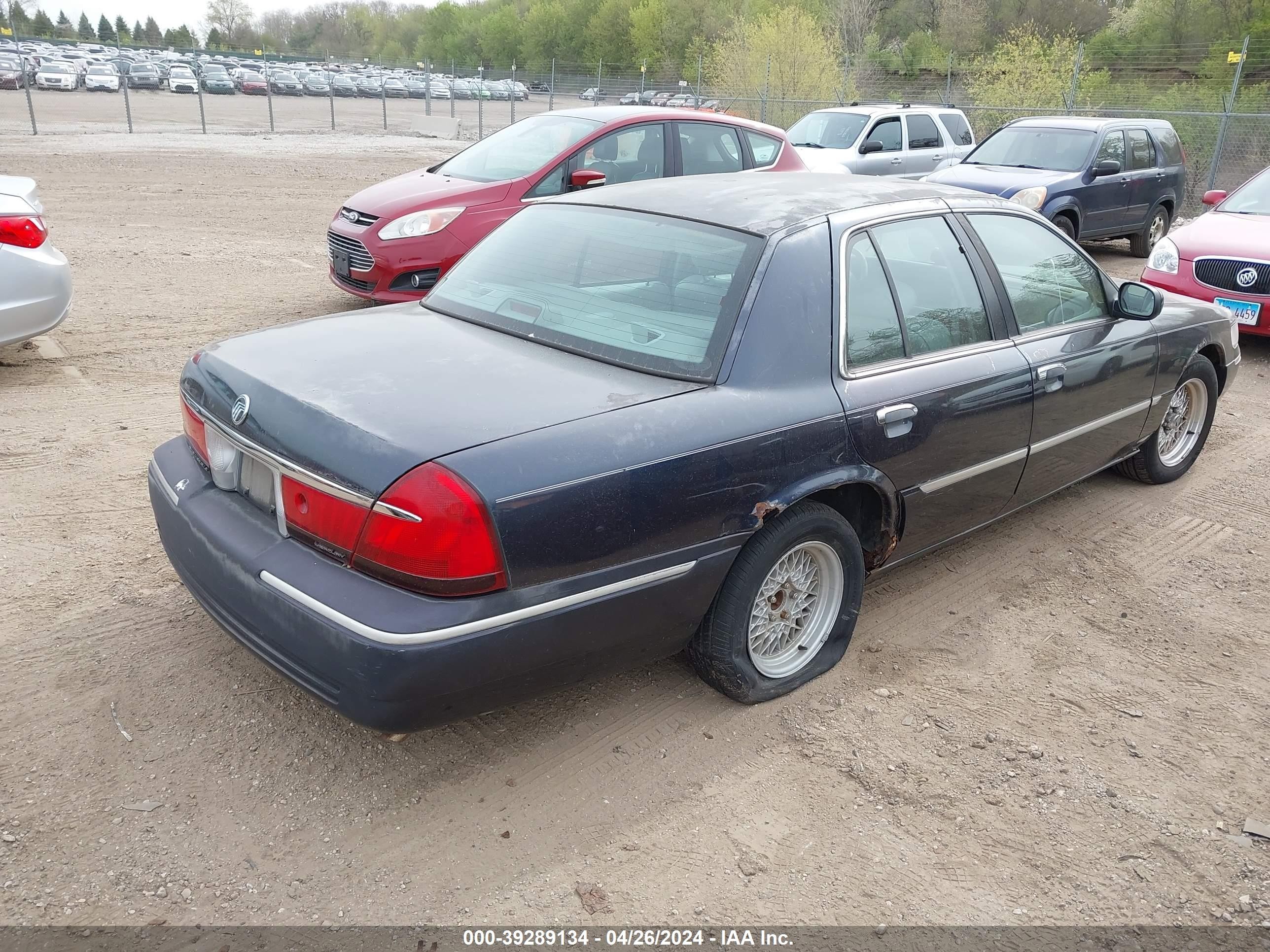 Photo 3 VIN: 2MEFM75W5YX733984 - MERCURY GRAND MARQUIS 