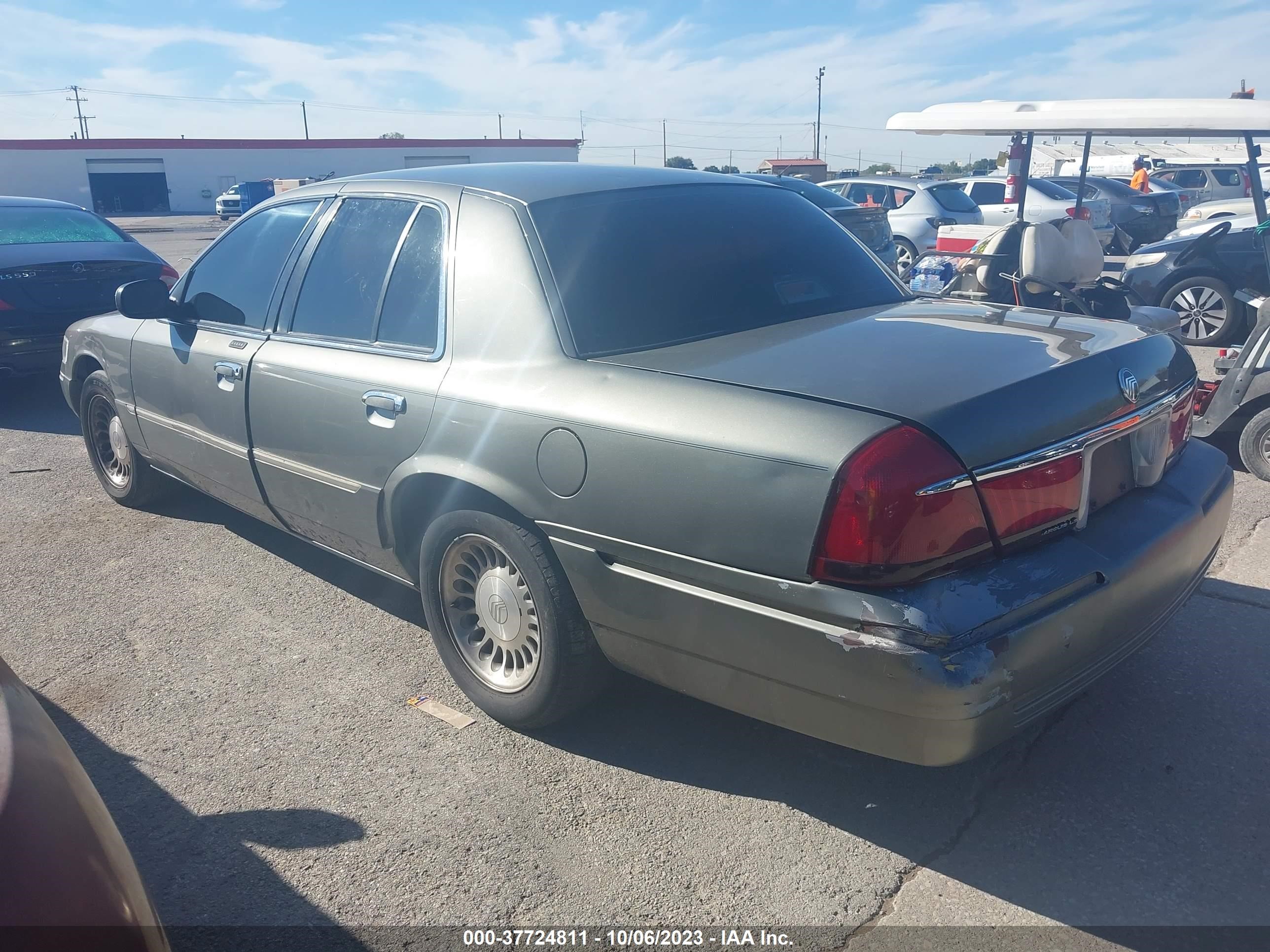 Photo 2 VIN: 2MEFM75W62X612663 - MERCURY GRAND MARQUIS 