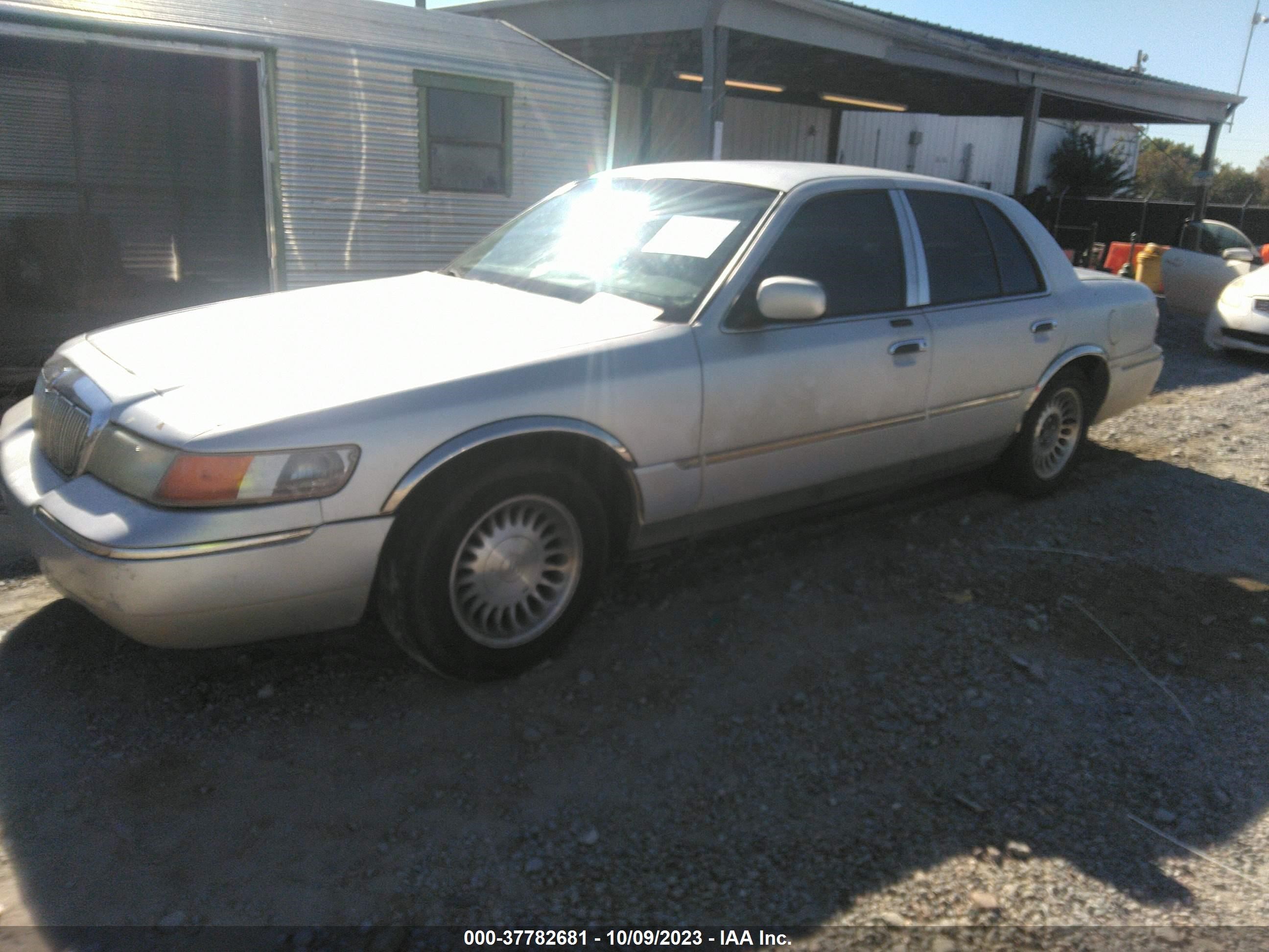 Photo 1 VIN: 2MEFM75W62X651365 - MERCURY GRAND MARQUIS 