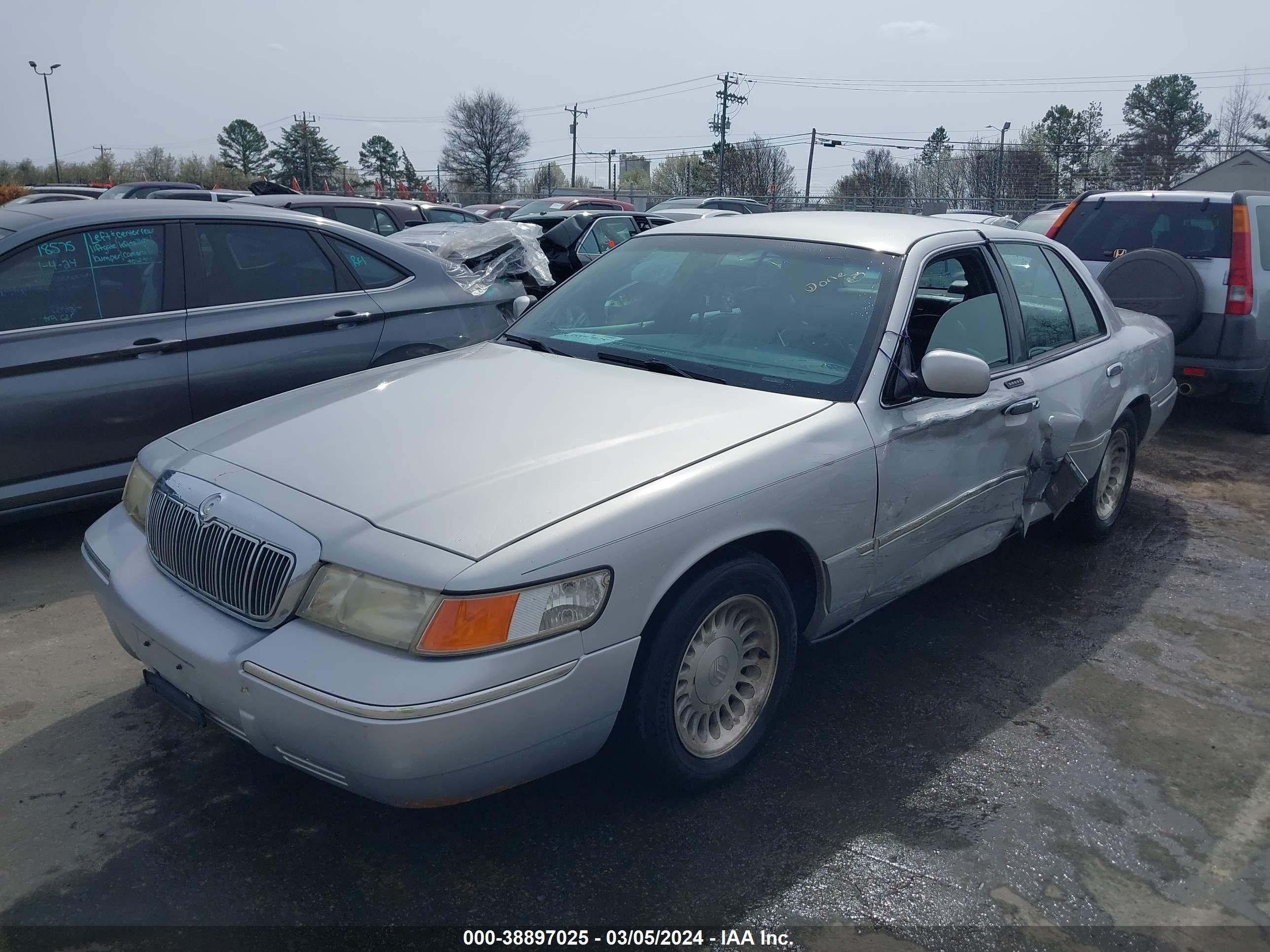 Photo 1 VIN: 2MEFM75W62X655819 - MERCURY GRAND MARQUIS 