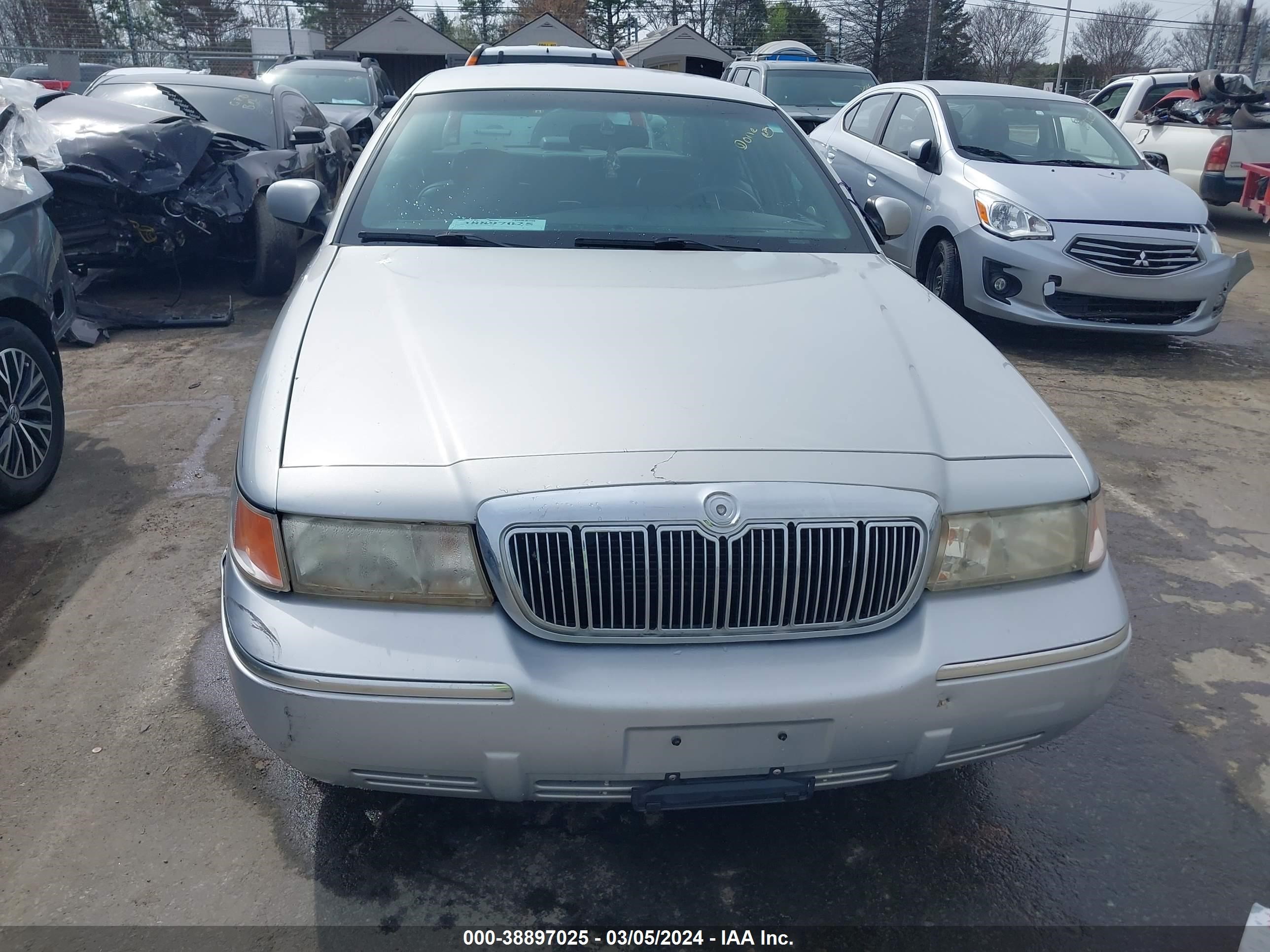 Photo 11 VIN: 2MEFM75W62X655819 - MERCURY GRAND MARQUIS 