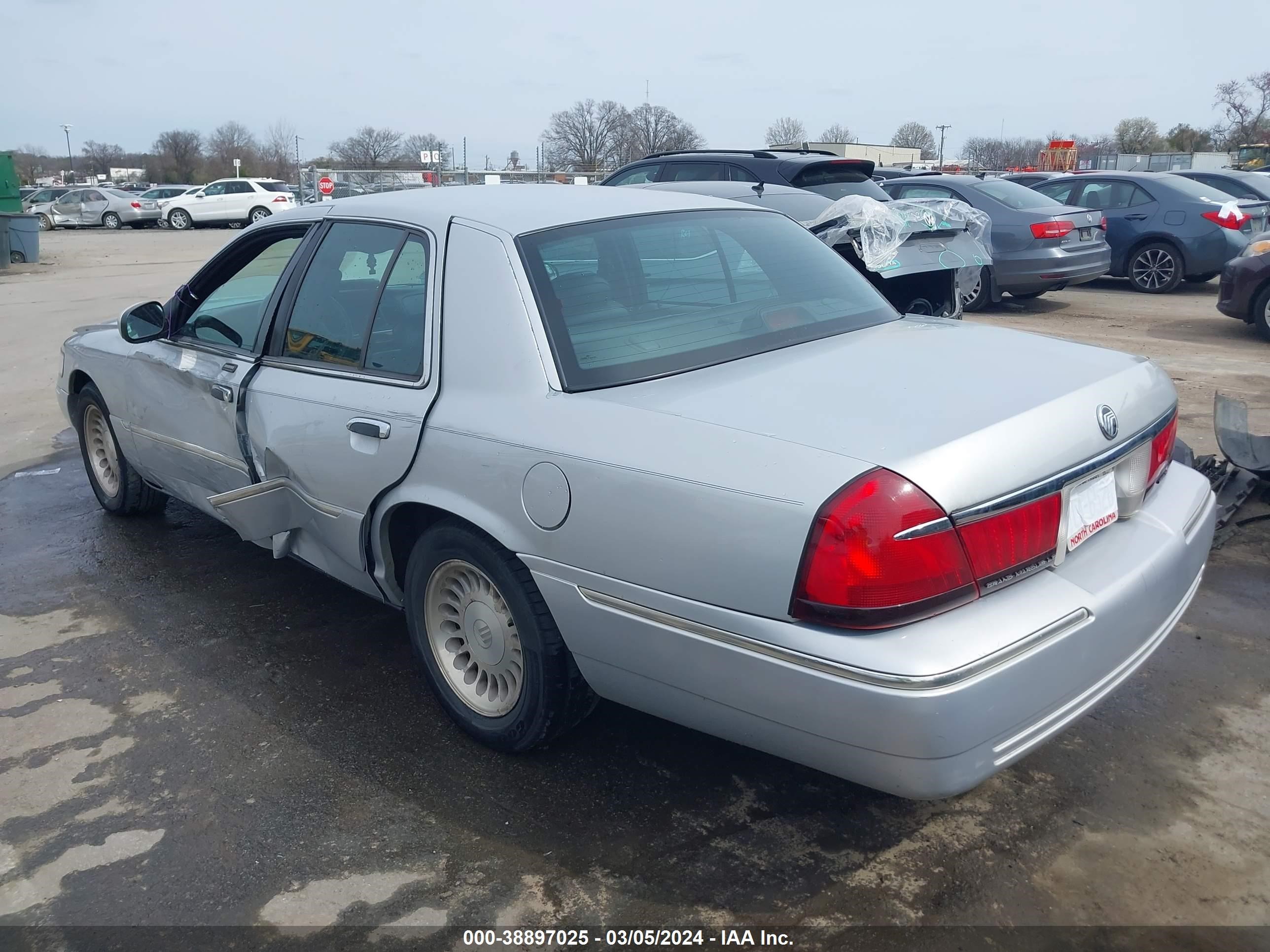 Photo 13 VIN: 2MEFM75W62X655819 - MERCURY GRAND MARQUIS 