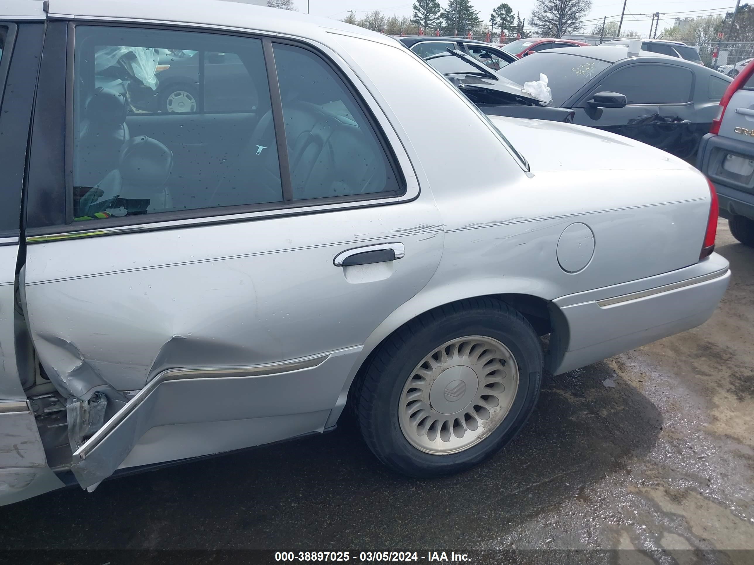 Photo 17 VIN: 2MEFM75W62X655819 - MERCURY GRAND MARQUIS 