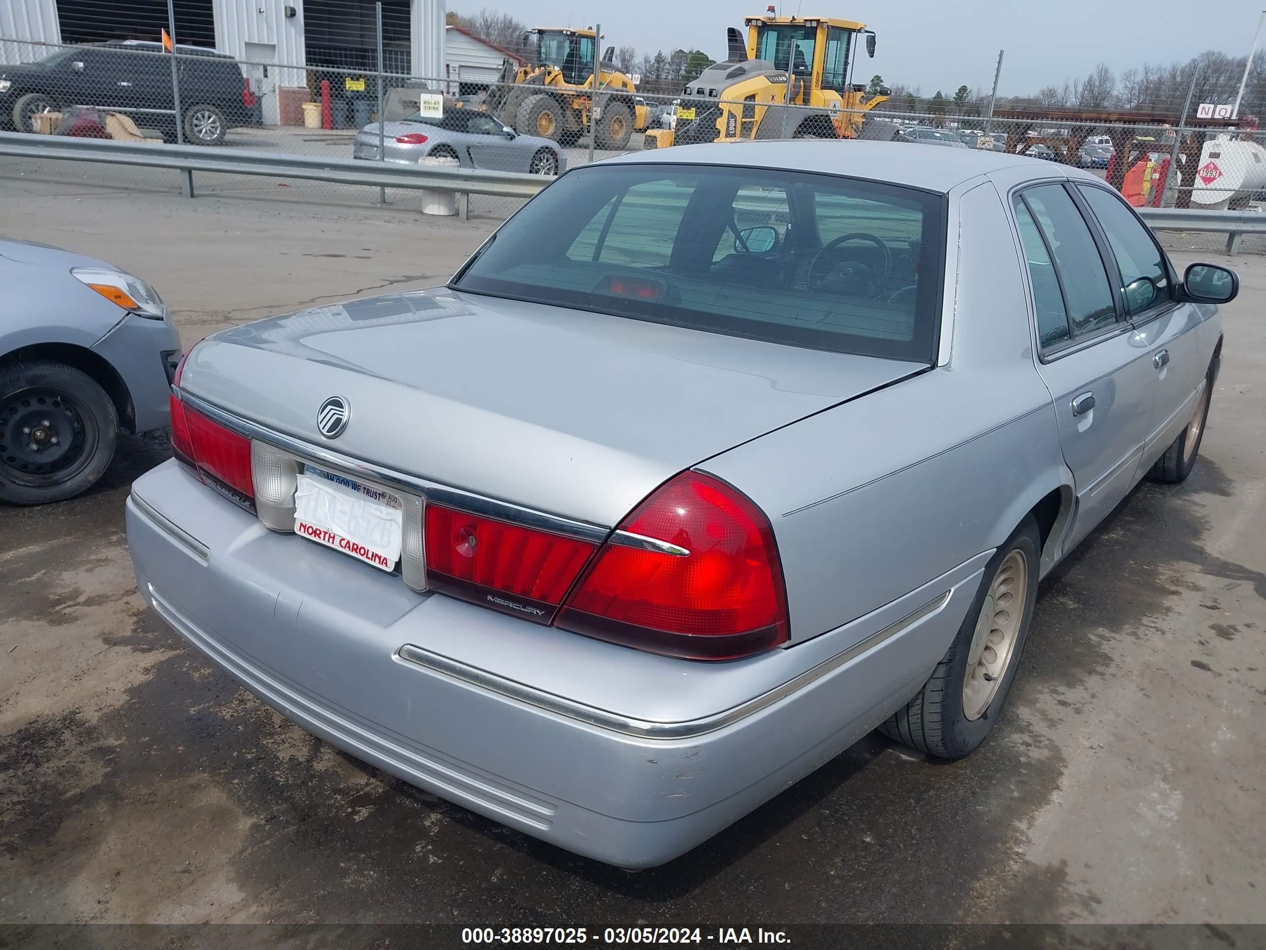 Photo 3 VIN: 2MEFM75W62X655819 - MERCURY GRAND MARQUIS 