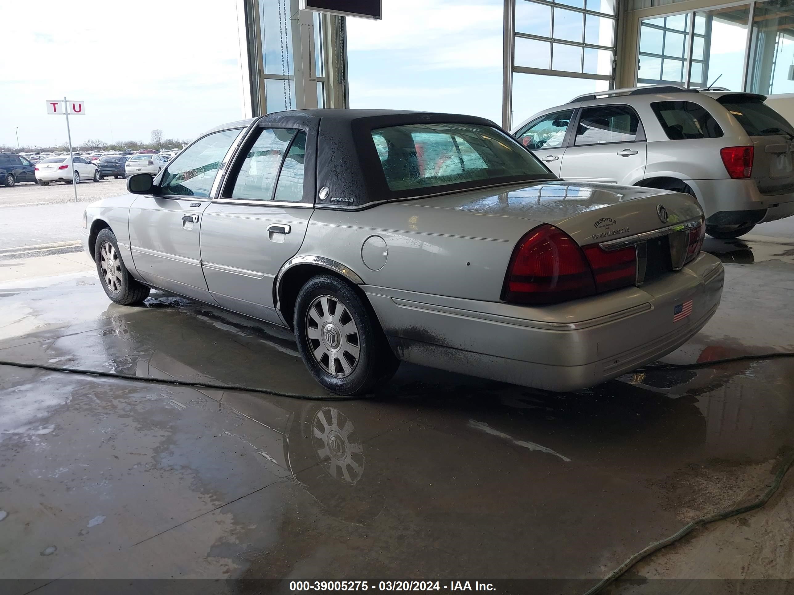 Photo 2 VIN: 2MEFM75W63X669317 - MERCURY GRAND MARQUIS 