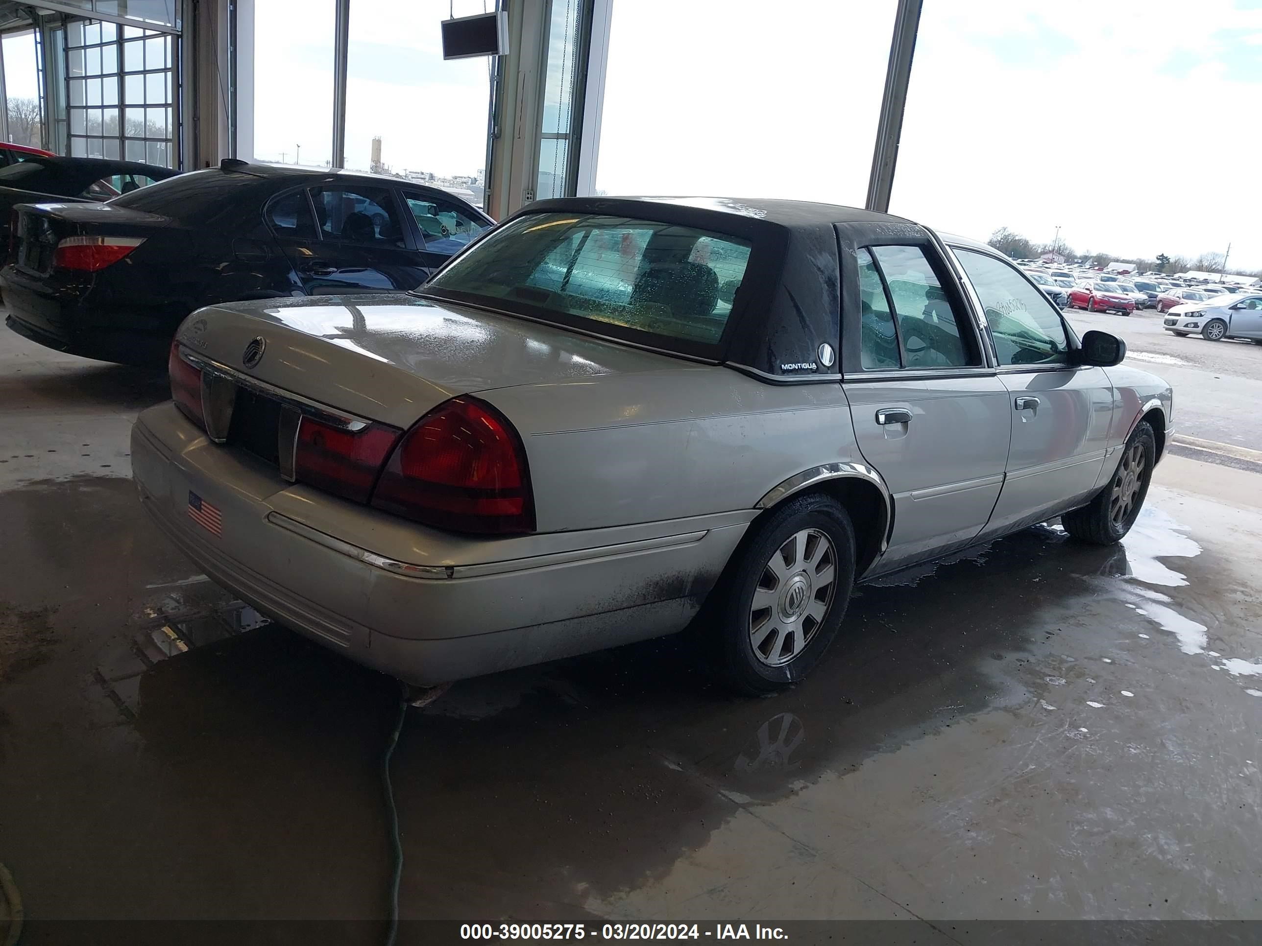 Photo 3 VIN: 2MEFM75W63X669317 - MERCURY GRAND MARQUIS 