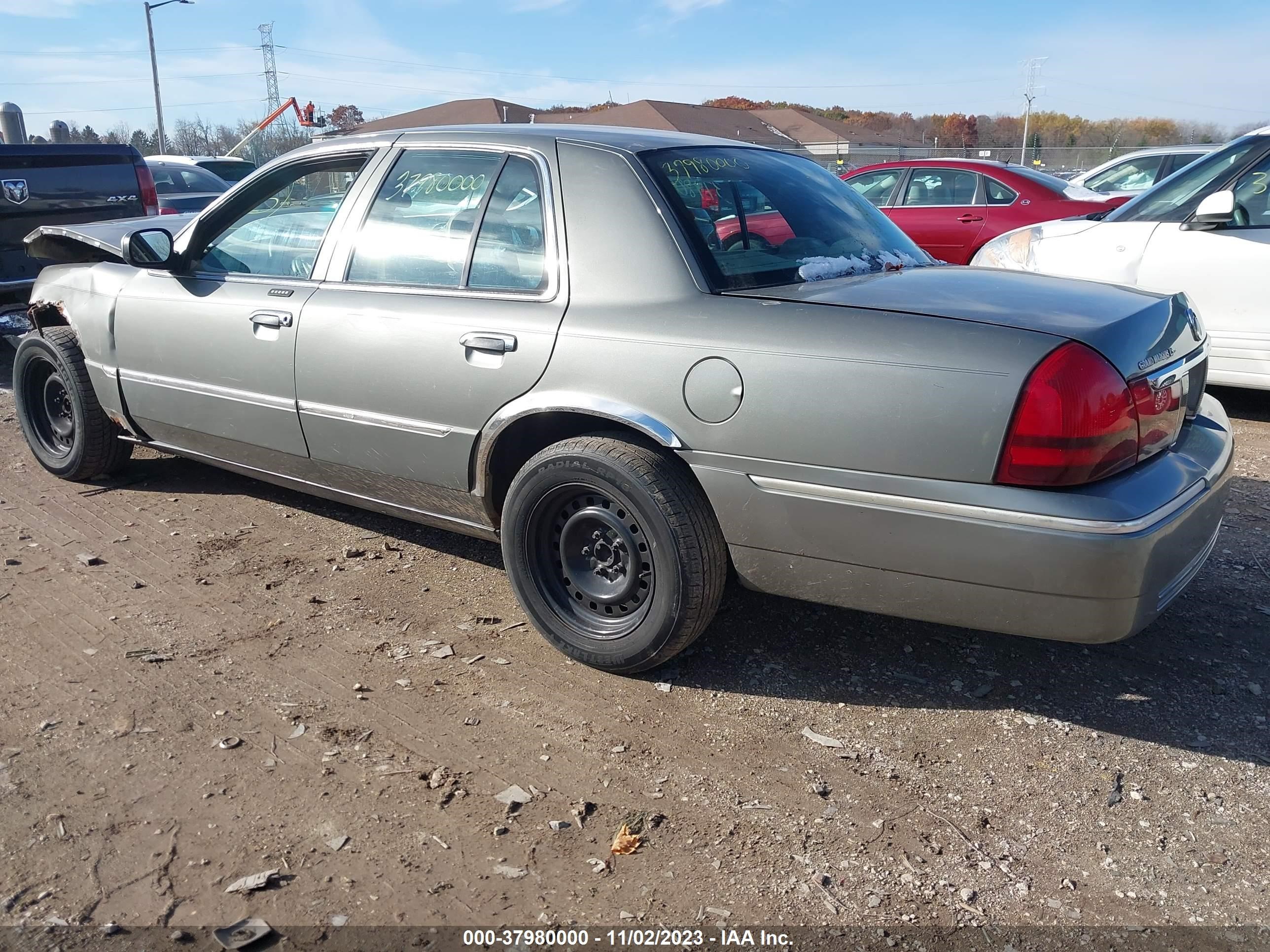 Photo 2 VIN: 2MEFM75W63X697991 - MERCURY GRAND MARQUIS 