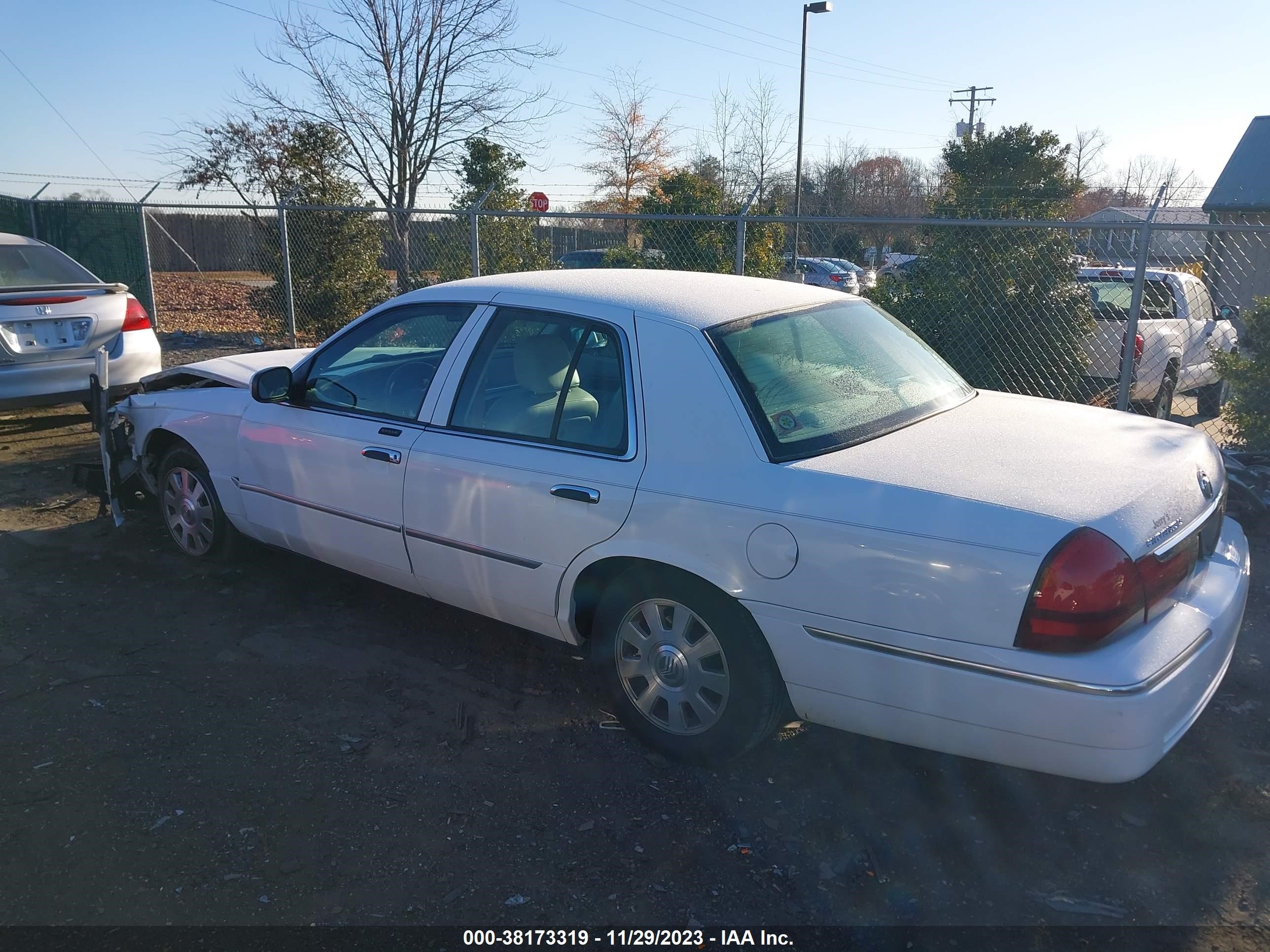 Photo 2 VIN: 2MEFM75W64X612519 - MERCURY GRAND MARQUIS 