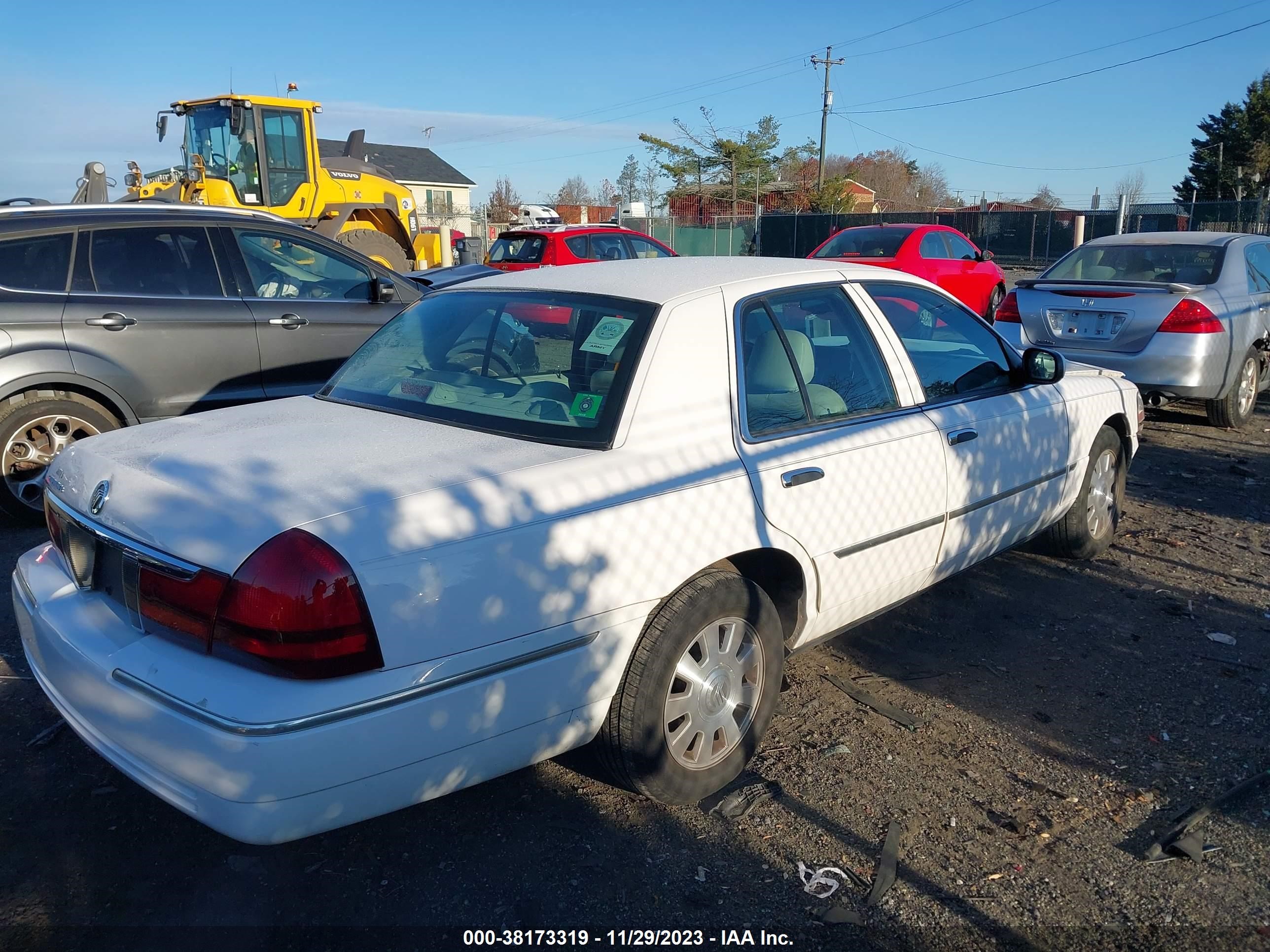 Photo 3 VIN: 2MEFM75W64X612519 - MERCURY GRAND MARQUIS 