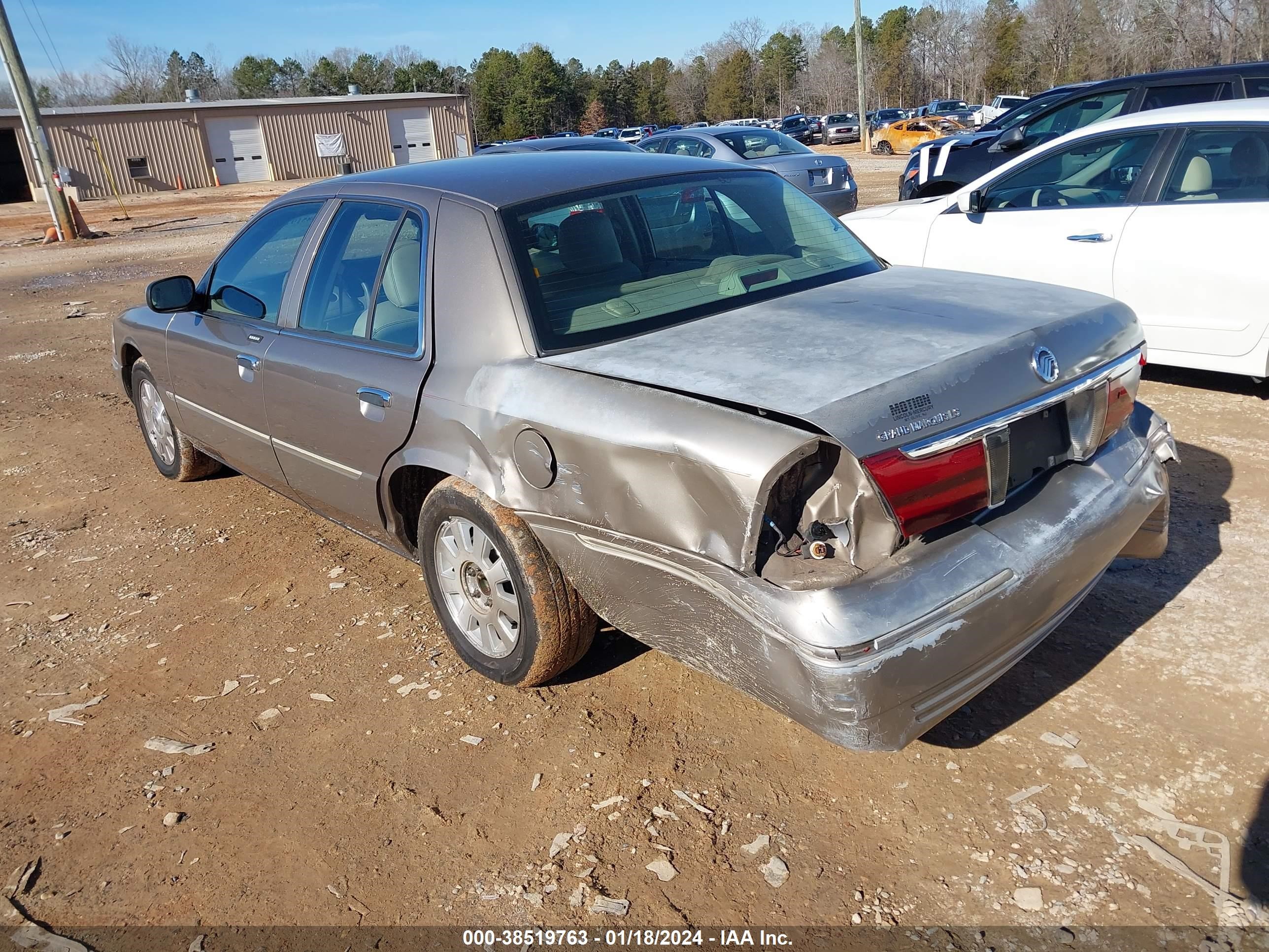 Photo 2 VIN: 2MEFM75W64X695823 - MERCURY GRAND MARQUIS 