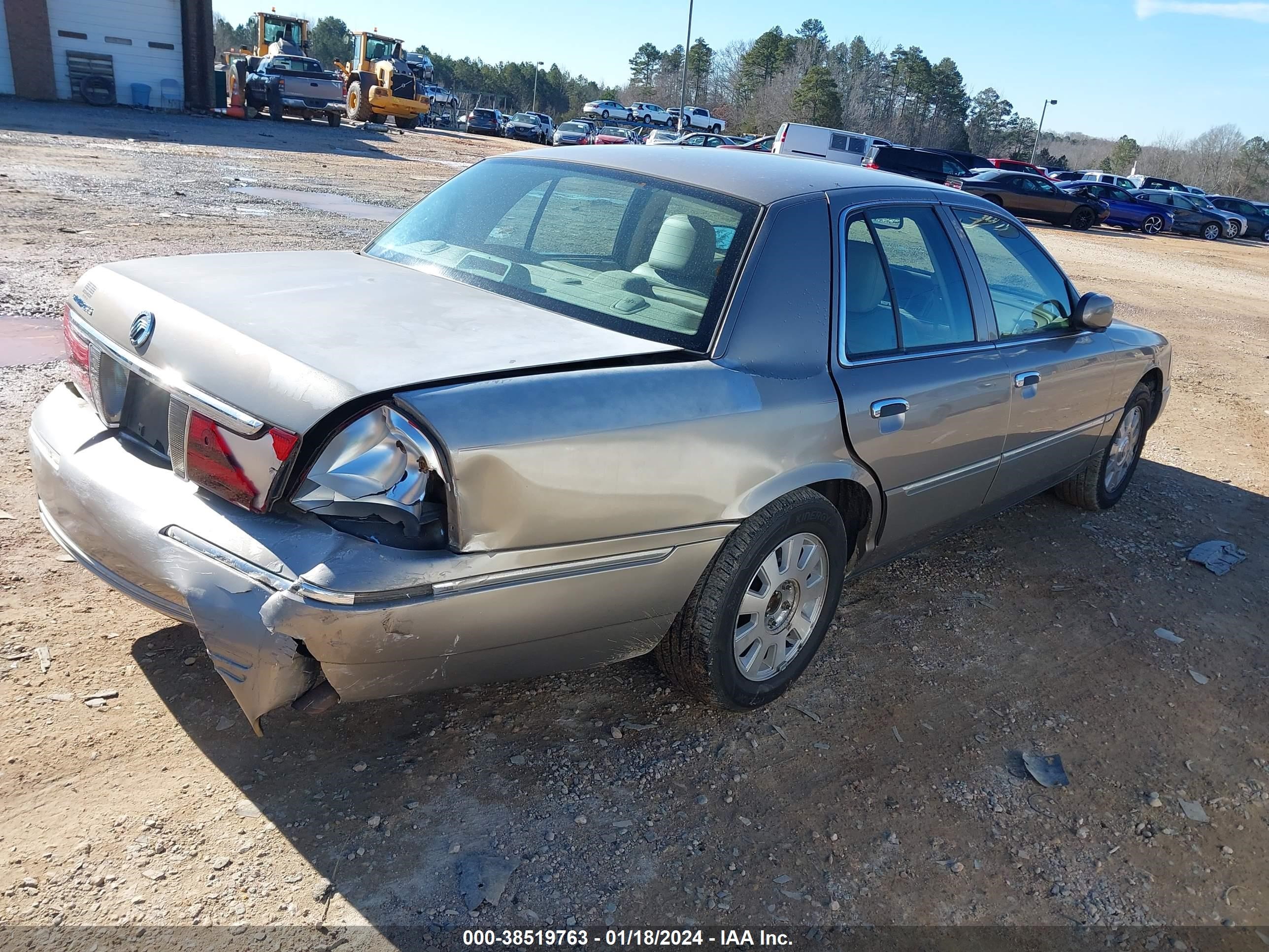 Photo 3 VIN: 2MEFM75W64X695823 - MERCURY GRAND MARQUIS 