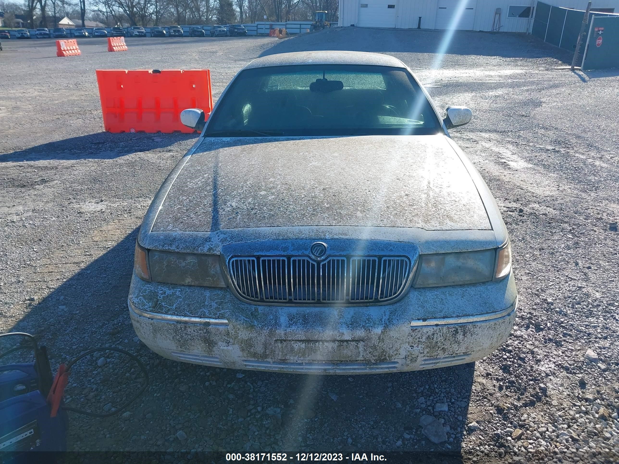 Photo 5 VIN: 2MEFM75W6WX653087 - MERCURY GRAND MARQUIS 