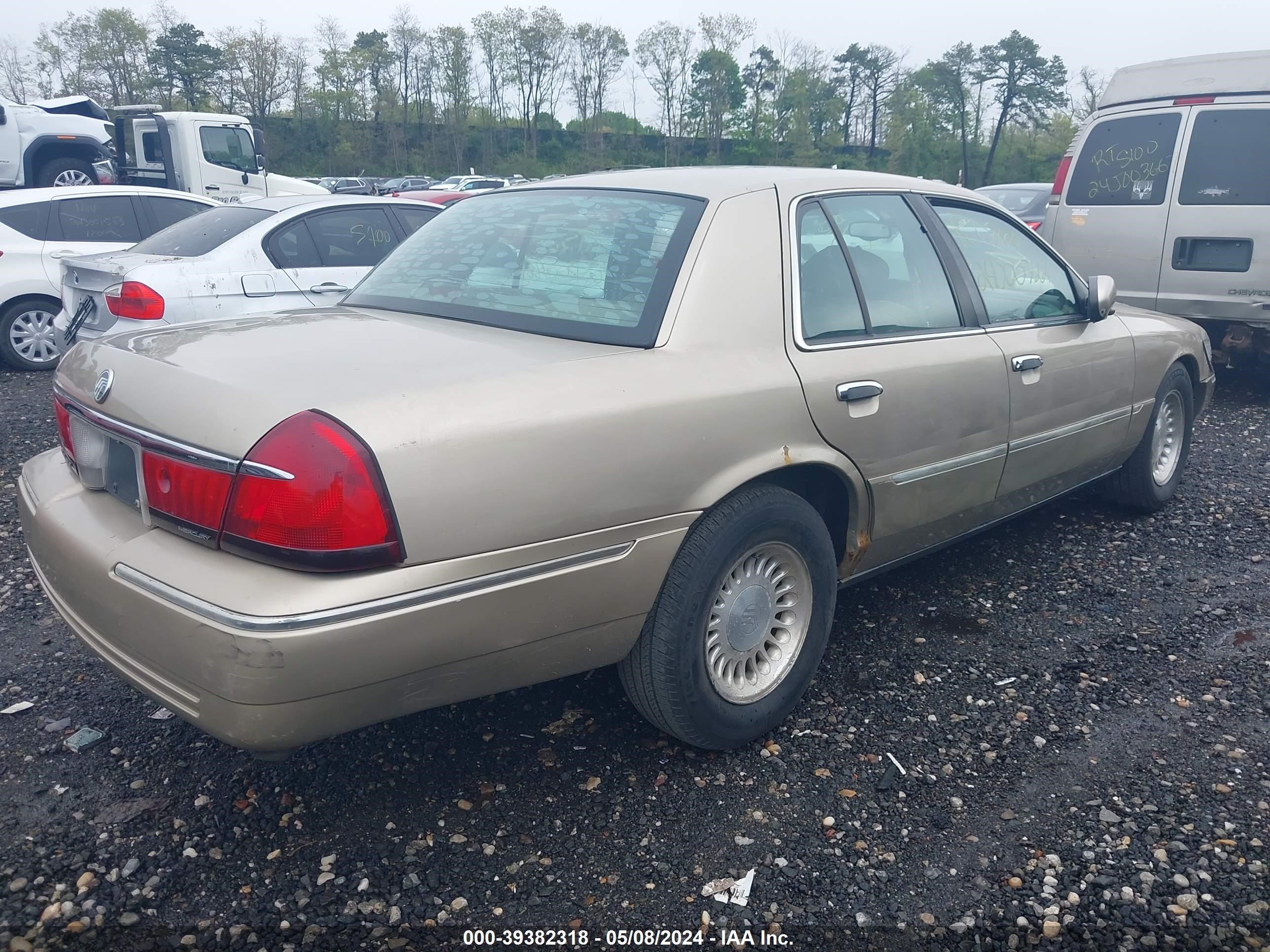 Photo 3 VIN: 2MEFM75W6XX630586 - MERCURY GRAND MARQUIS 