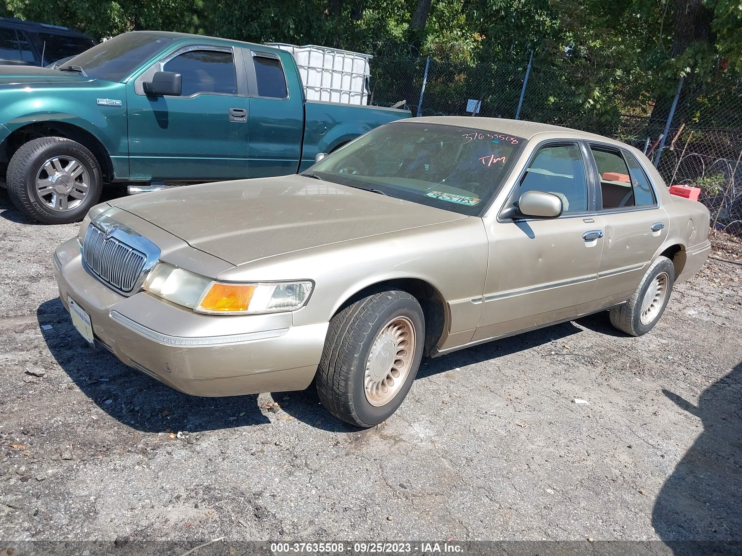 Photo 1 VIN: 2MEFM75W6YX720502 - MERCURY GRAND MARQUIS 