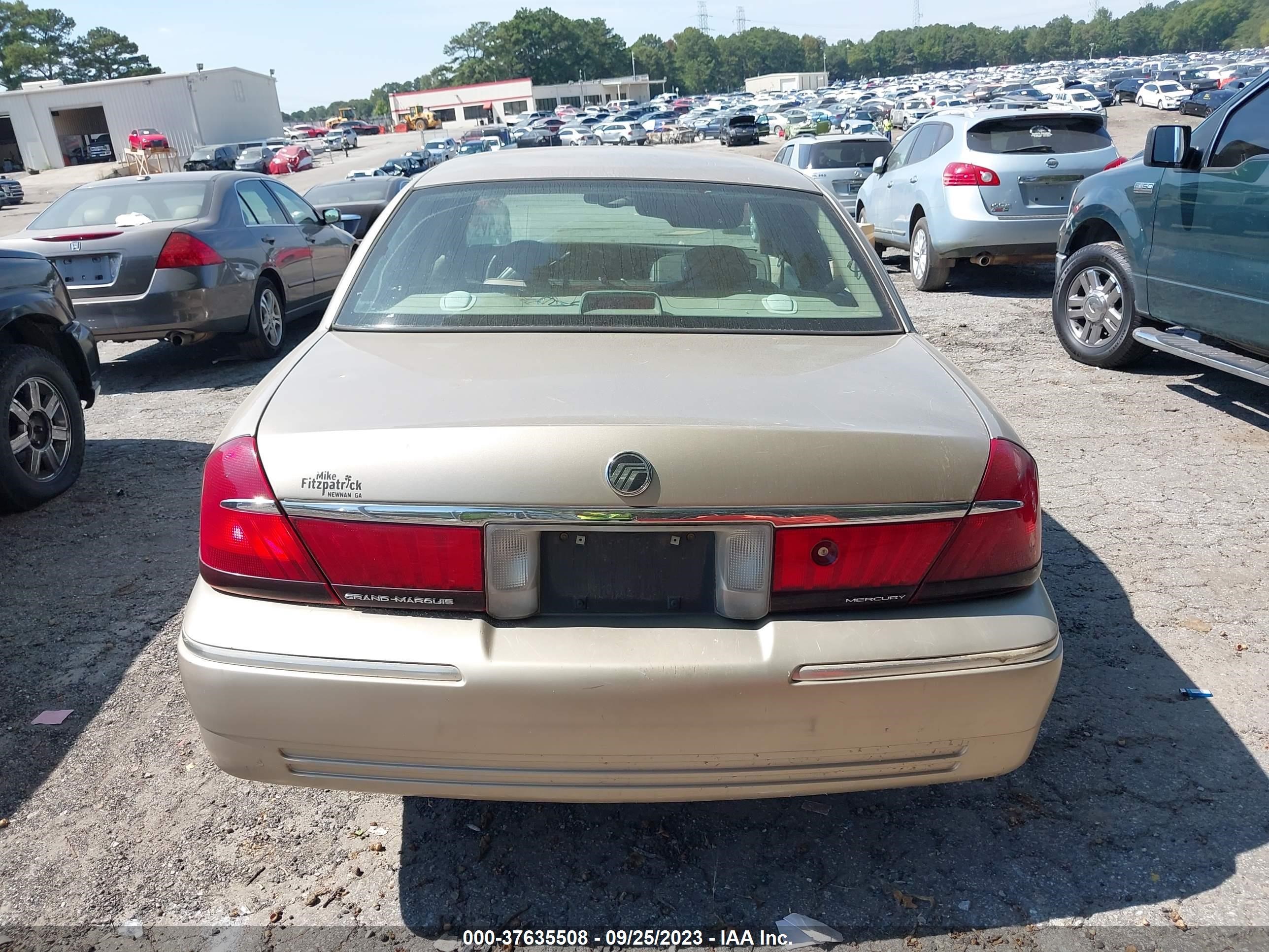 Photo 10 VIN: 2MEFM75W6YX720502 - MERCURY GRAND MARQUIS 