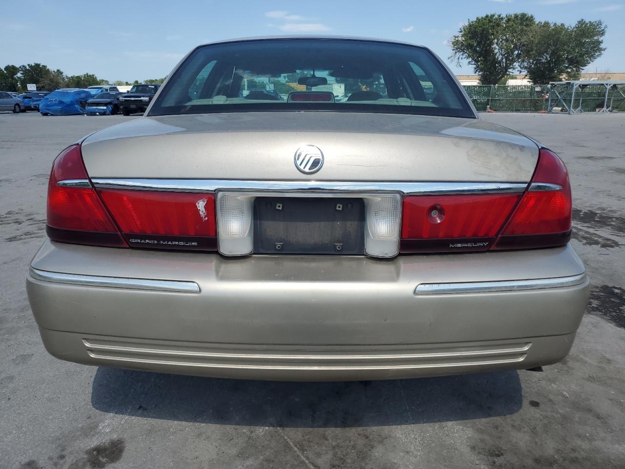 Photo 5 VIN: 2MEFM75W6YX737140 - MERCURY GRAND MARQUIS 