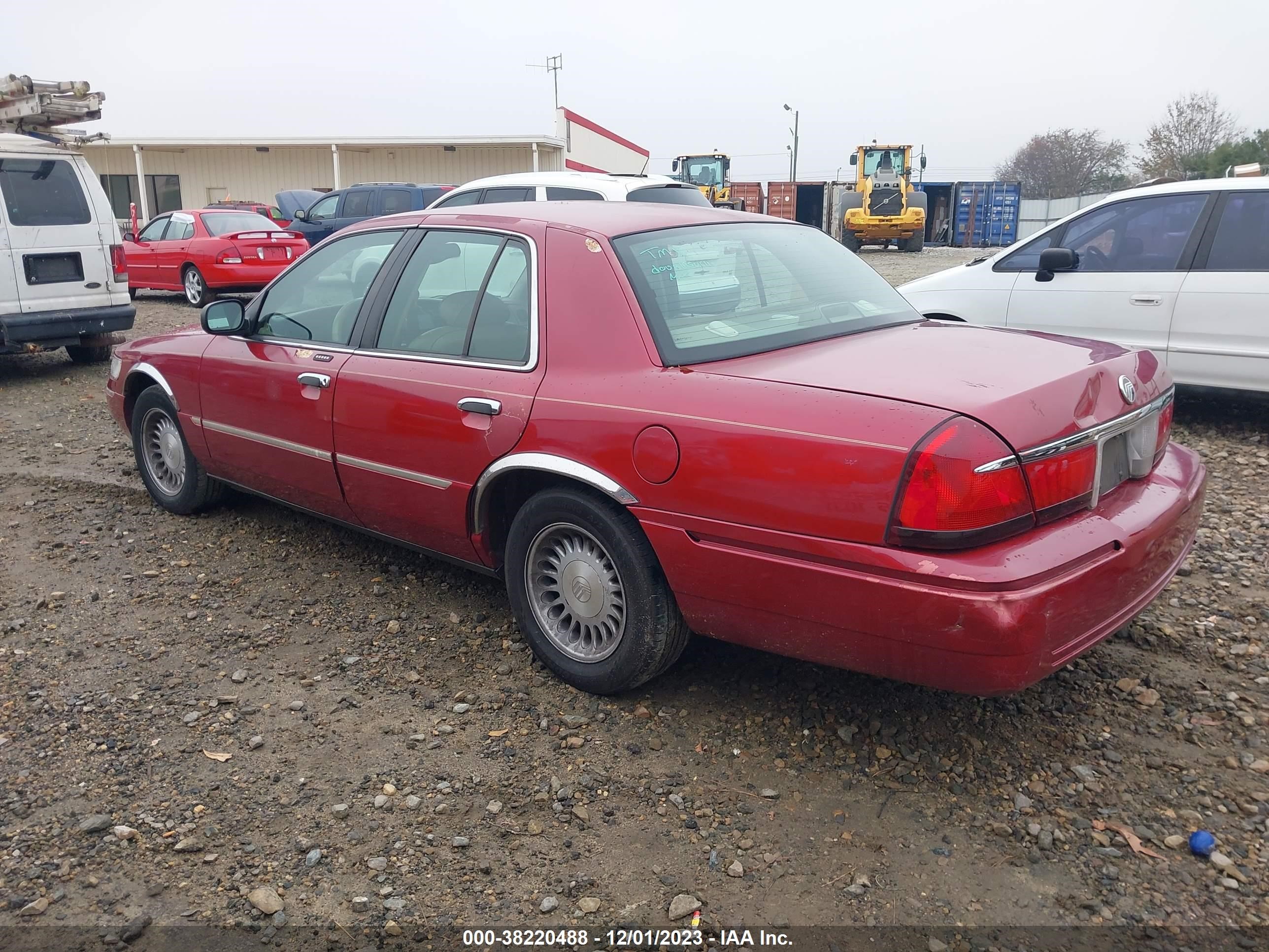 Photo 2 VIN: 2MEFM75W71X640664 - MERCURY GRAND MARQUIS 