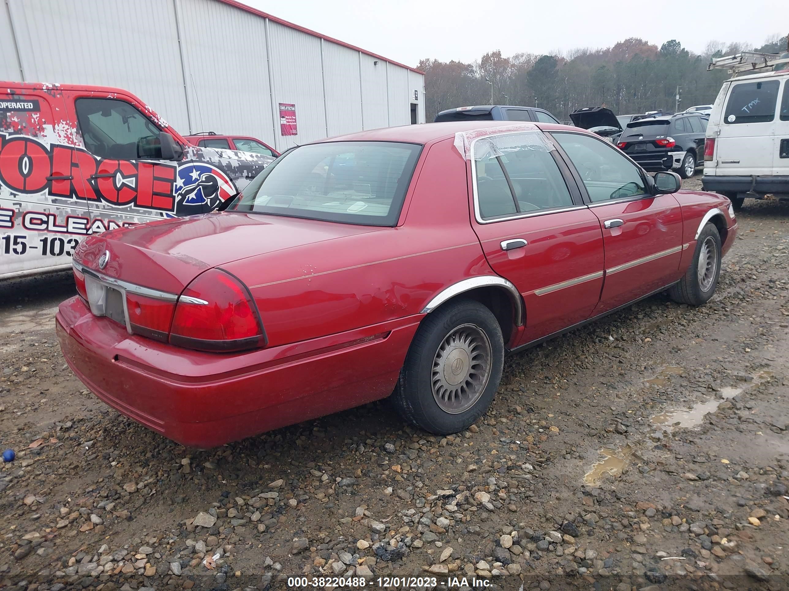 Photo 3 VIN: 2MEFM75W71X640664 - MERCURY GRAND MARQUIS 