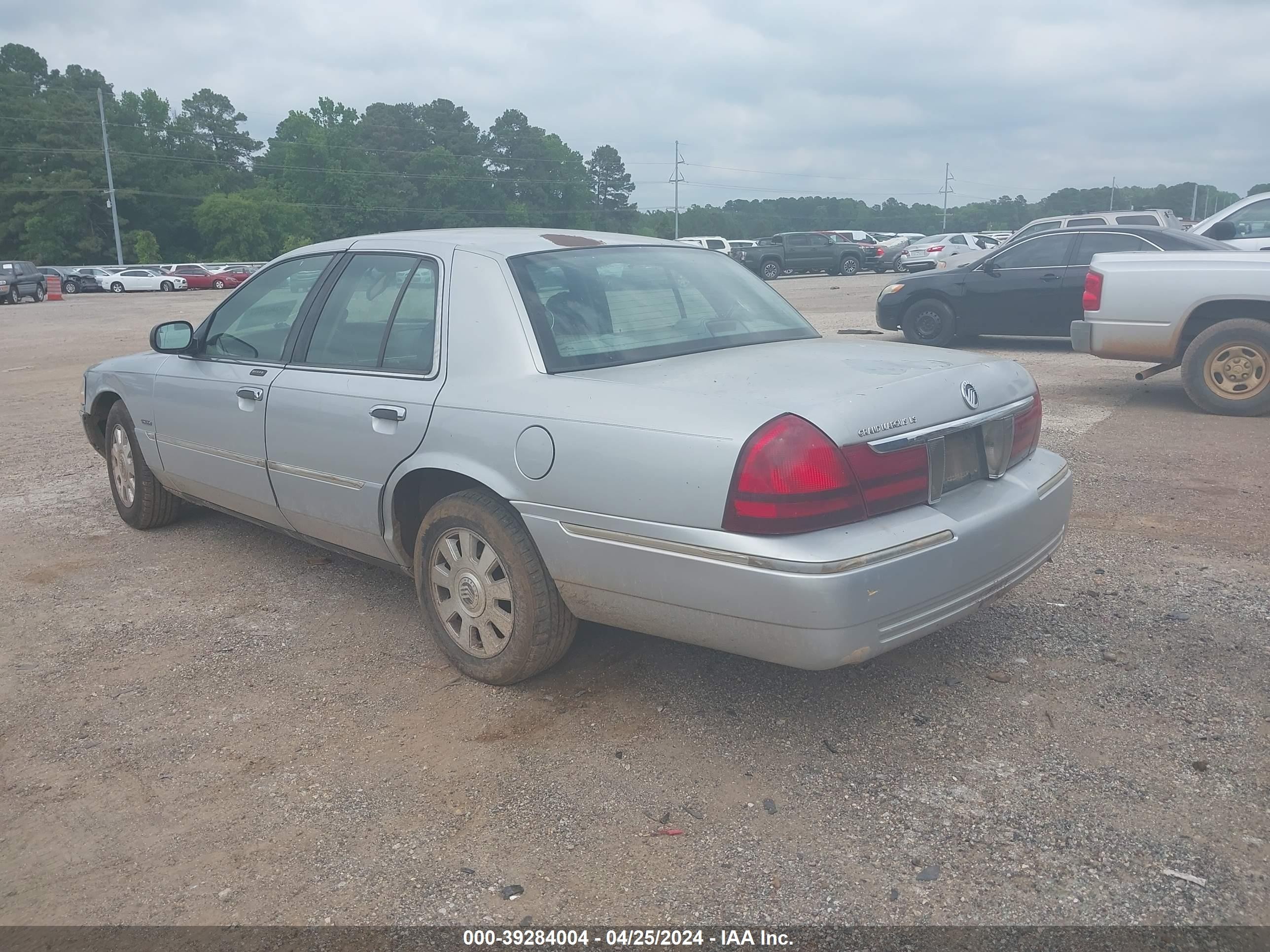 Photo 2 VIN: 2MEFM75W73X652204 - MERCURY GRAND MARQUIS 