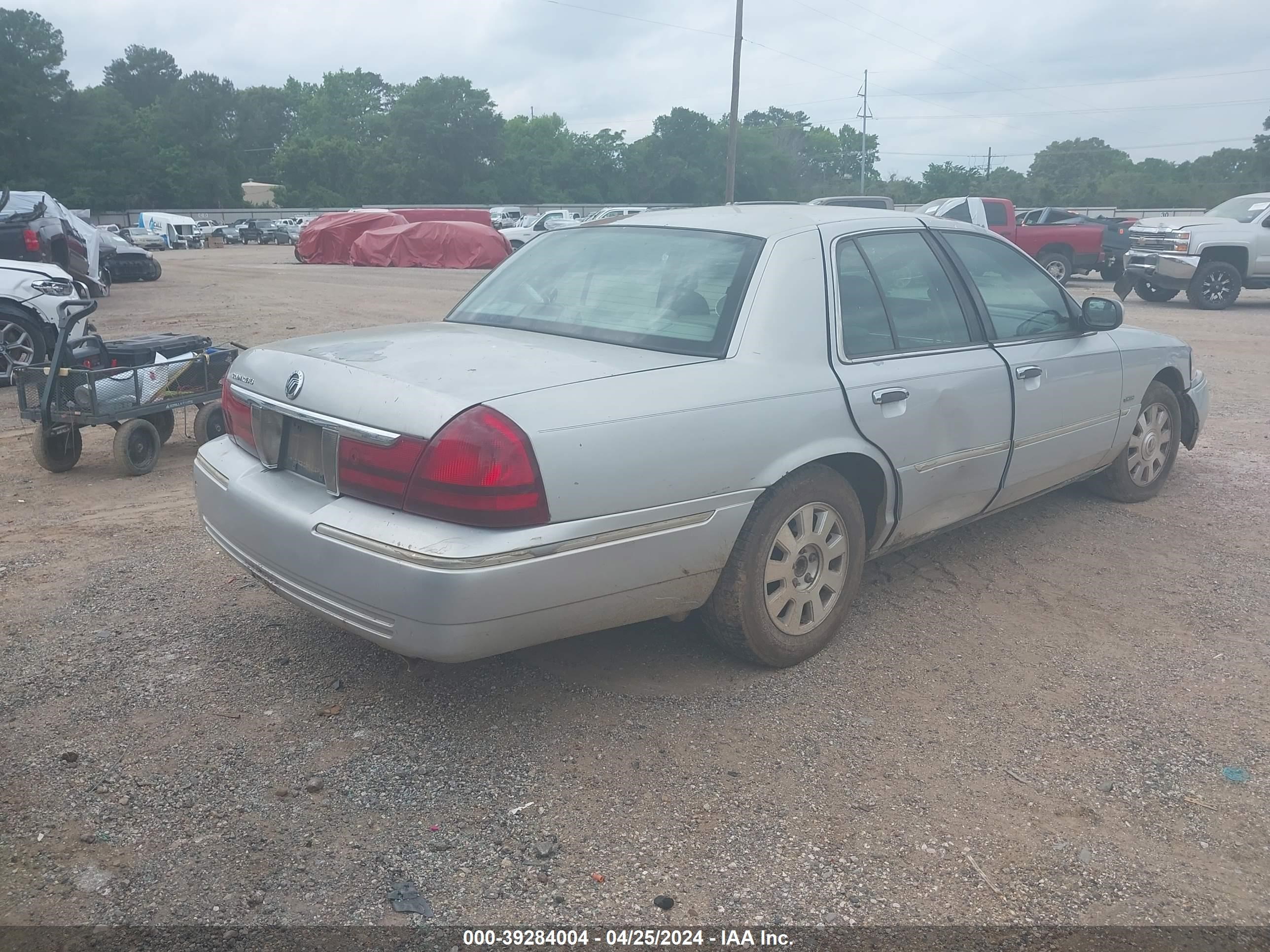 Photo 3 VIN: 2MEFM75W73X652204 - MERCURY GRAND MARQUIS 