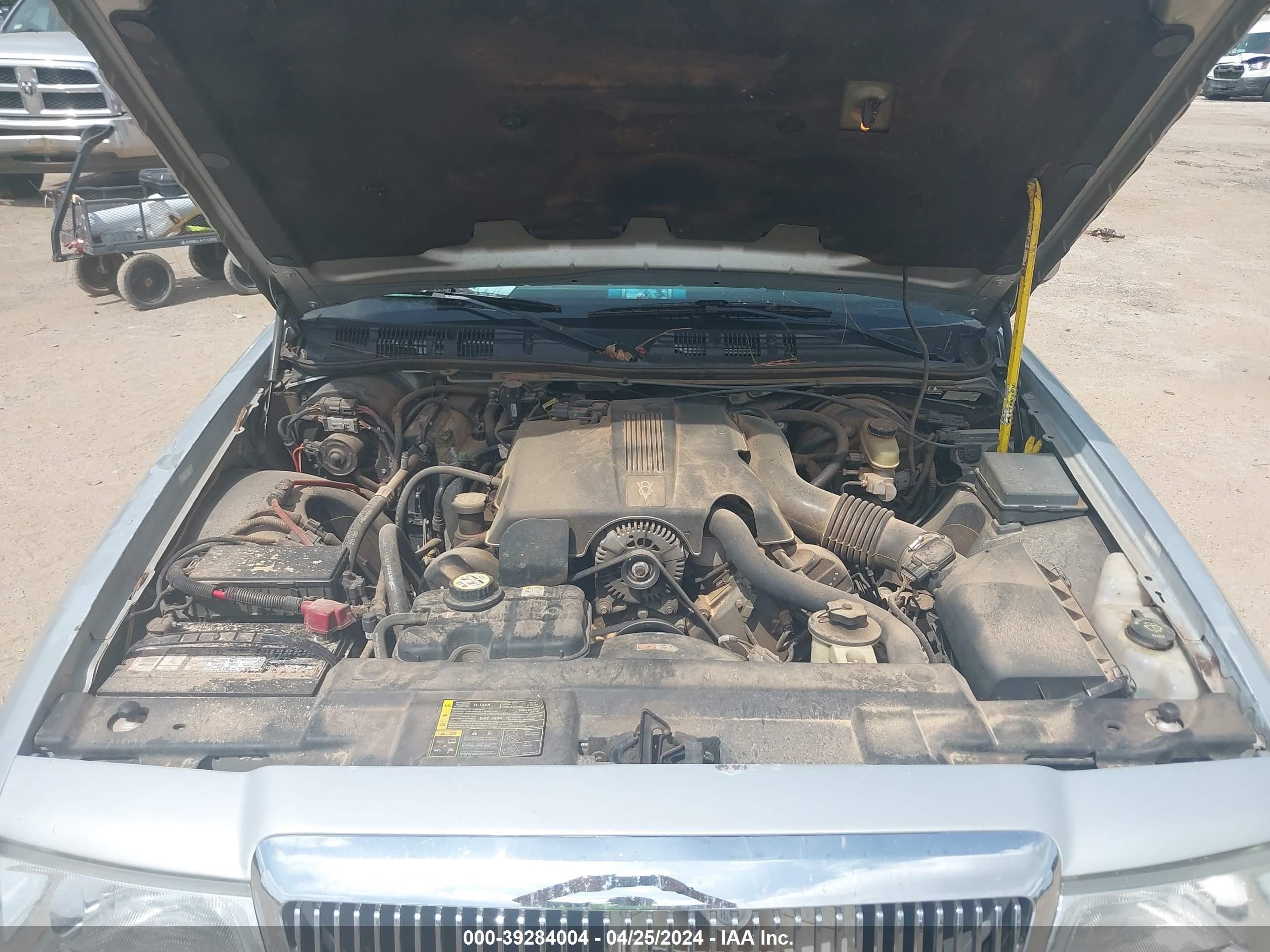 Photo 9 VIN: 2MEFM75W73X652204 - MERCURY GRAND MARQUIS 