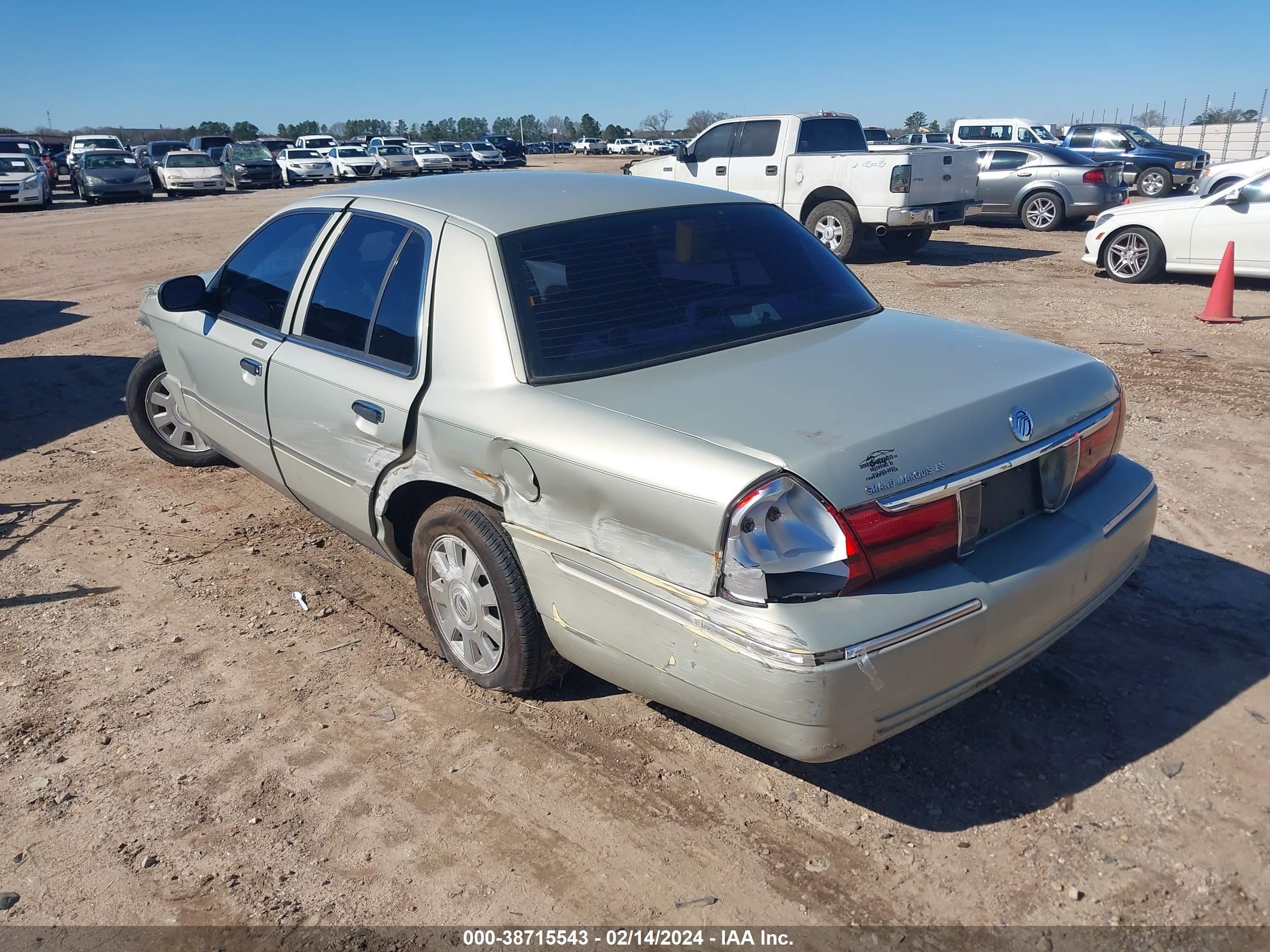 Photo 2 VIN: 2MEFM75W74X695216 - MERCURY GRAND MARQUIS 