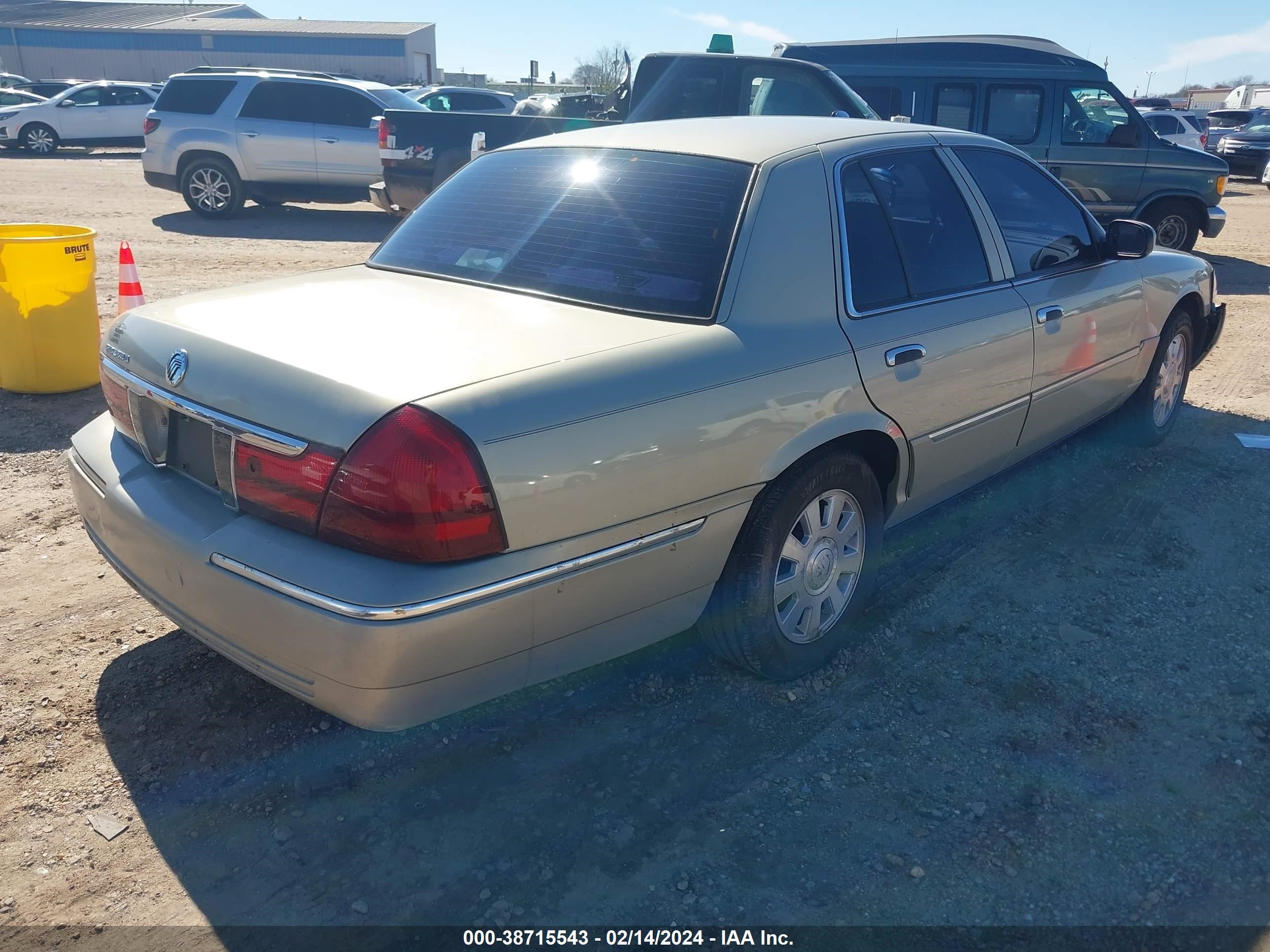 Photo 3 VIN: 2MEFM75W74X695216 - MERCURY GRAND MARQUIS 