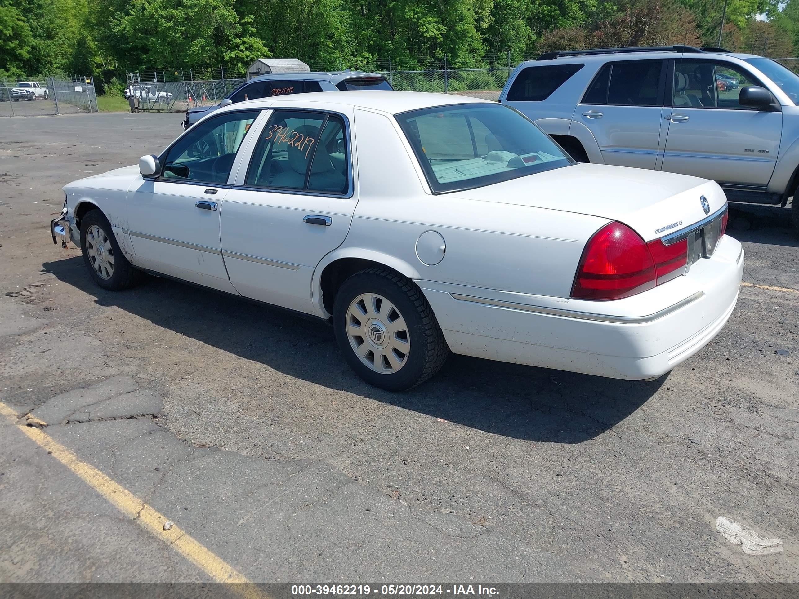 Photo 2 VIN: 2MEFM75W75X620145 - MERCURY GRAND MARQUIS 