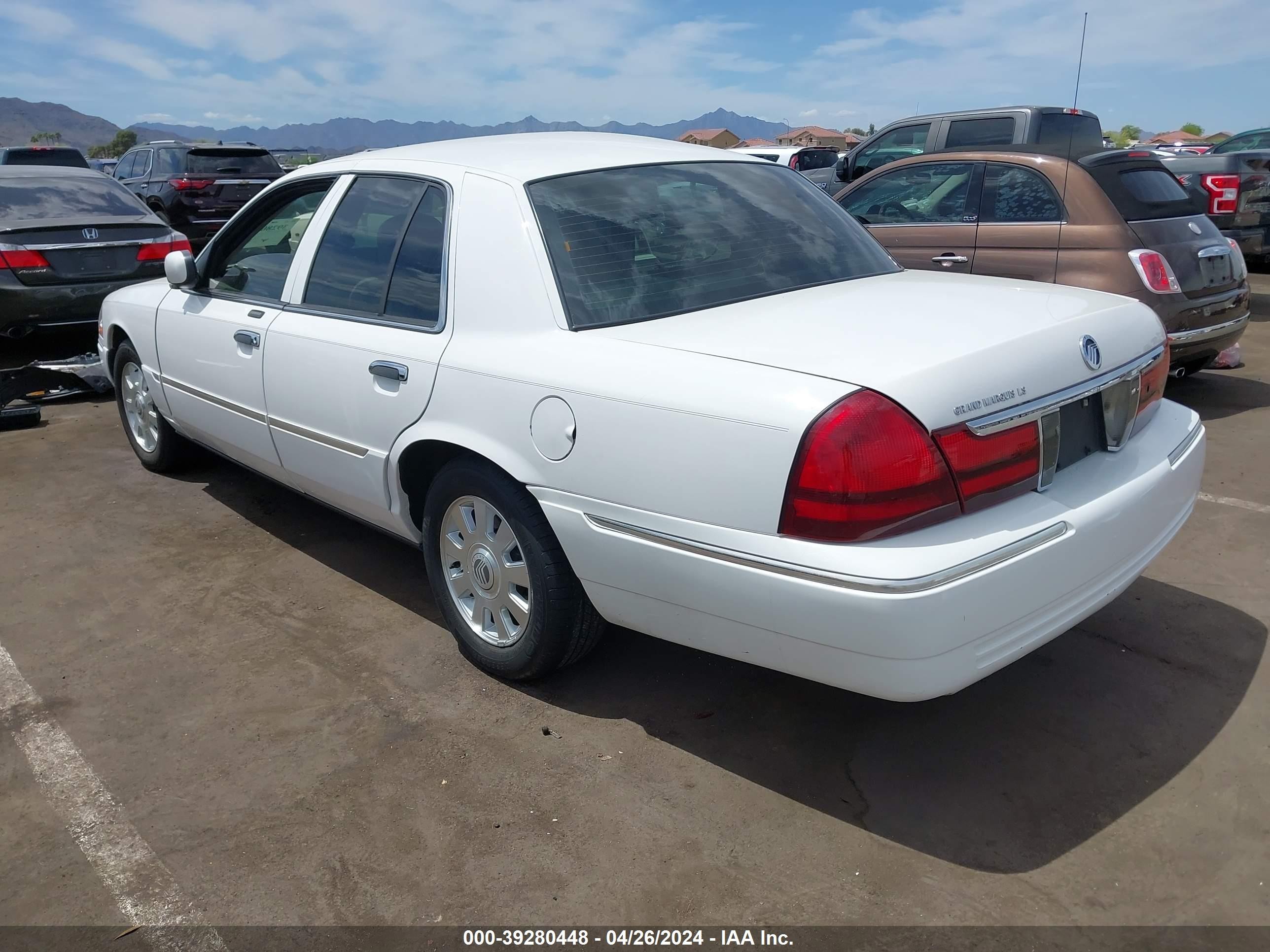 Photo 2 VIN: 2MEFM75W75X640962 - MERCURY GRAND MARQUIS 