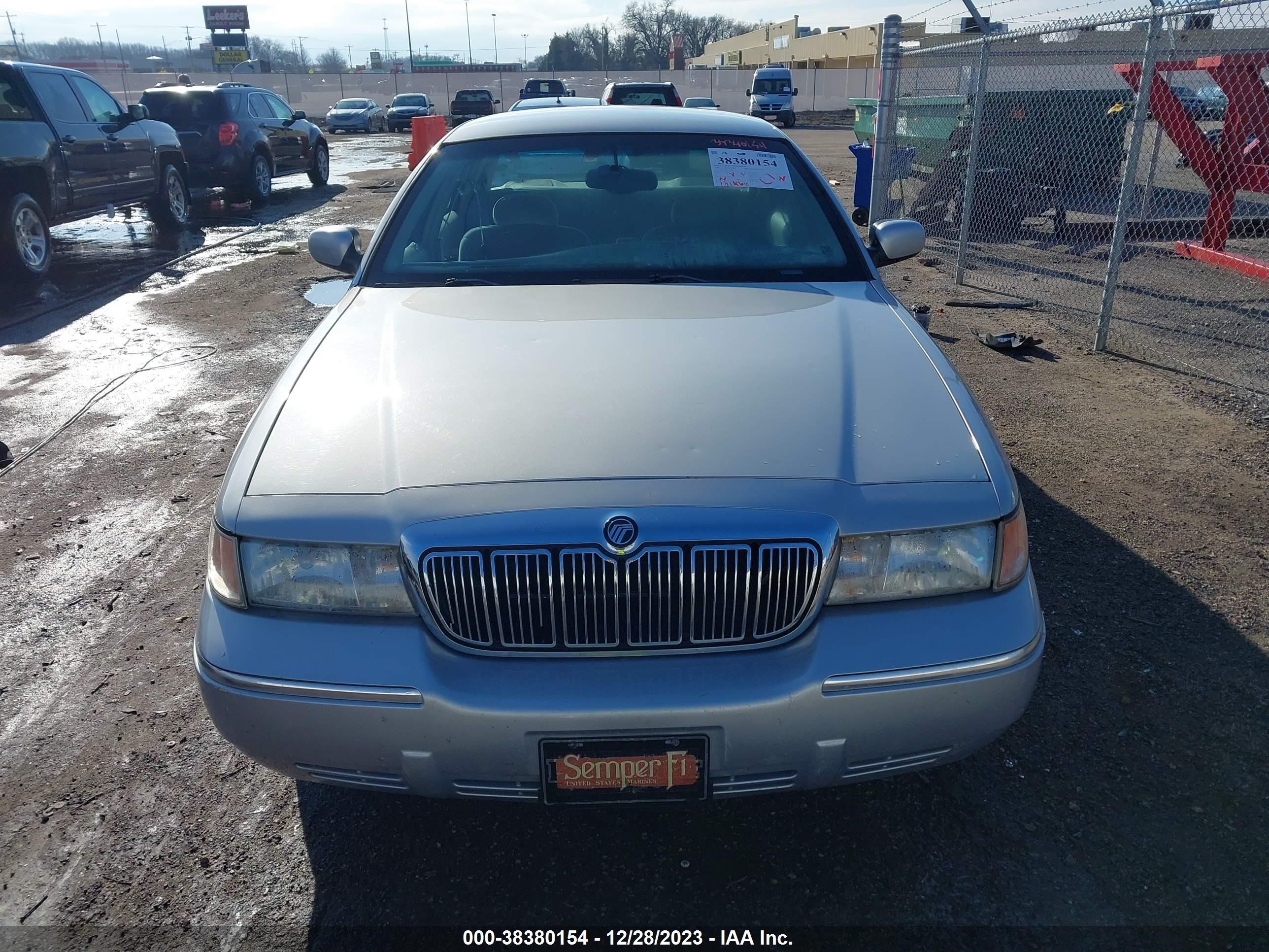 Photo 11 VIN: 2MEFM75W7WX655141 - MERCURY GRAND MARQUIS 