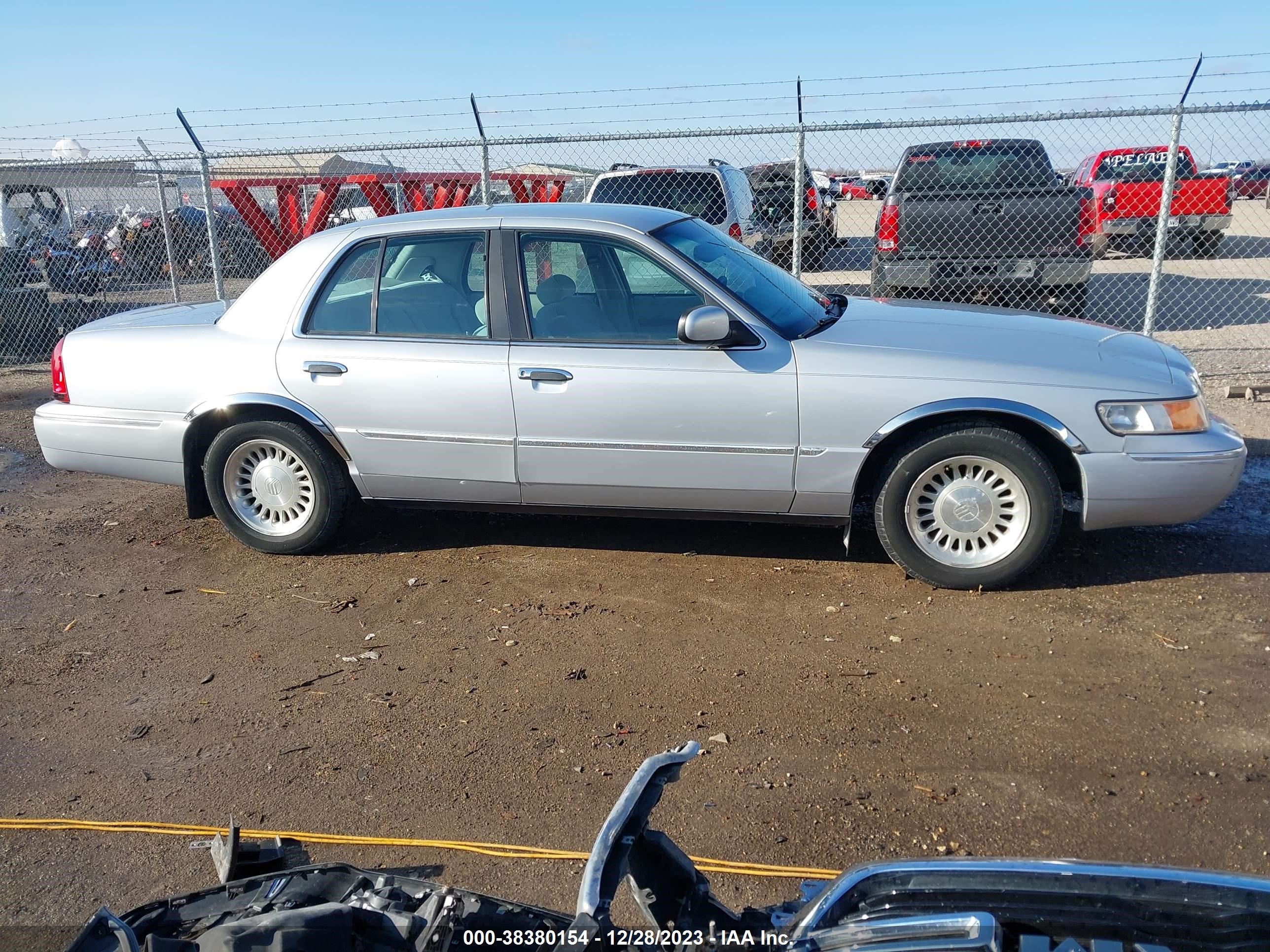 Photo 12 VIN: 2MEFM75W7WX655141 - MERCURY GRAND MARQUIS 