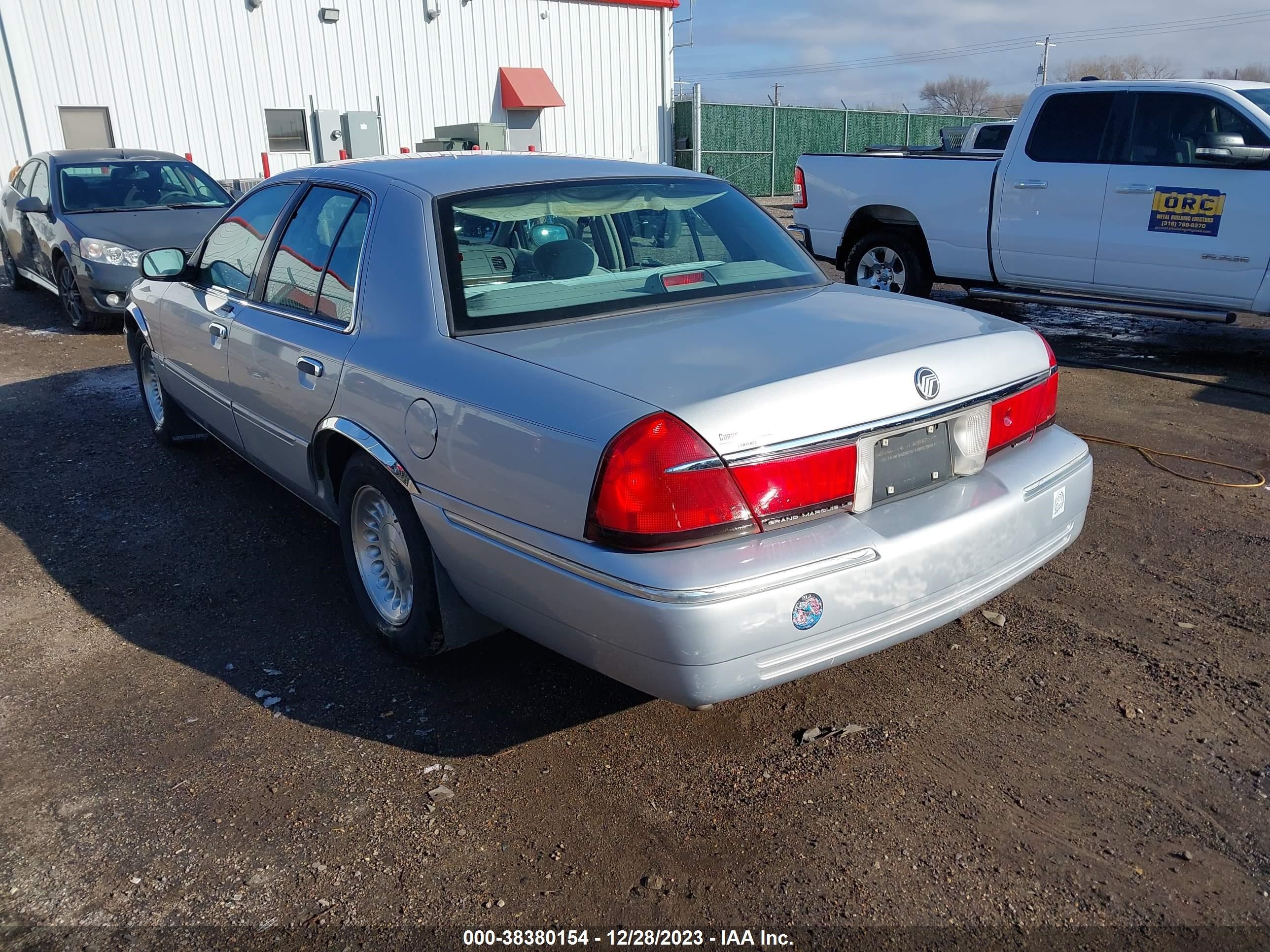 Photo 2 VIN: 2MEFM75W7WX655141 - MERCURY GRAND MARQUIS 