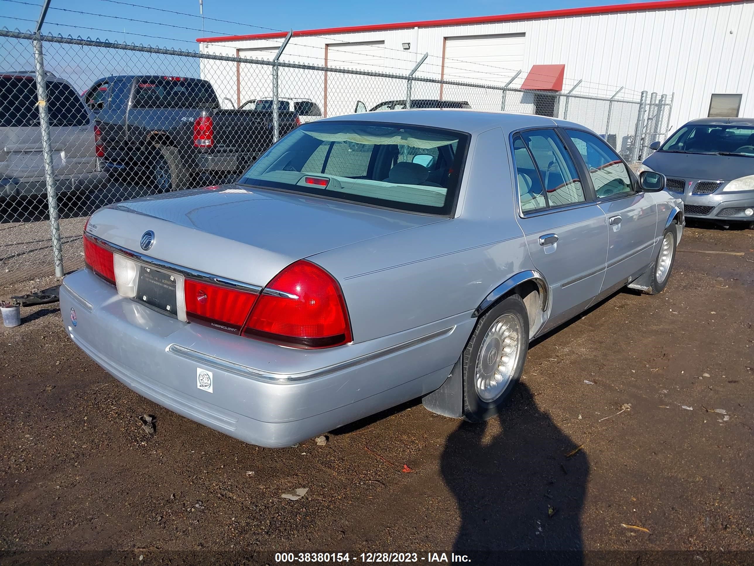 Photo 3 VIN: 2MEFM75W7WX655141 - MERCURY GRAND MARQUIS 