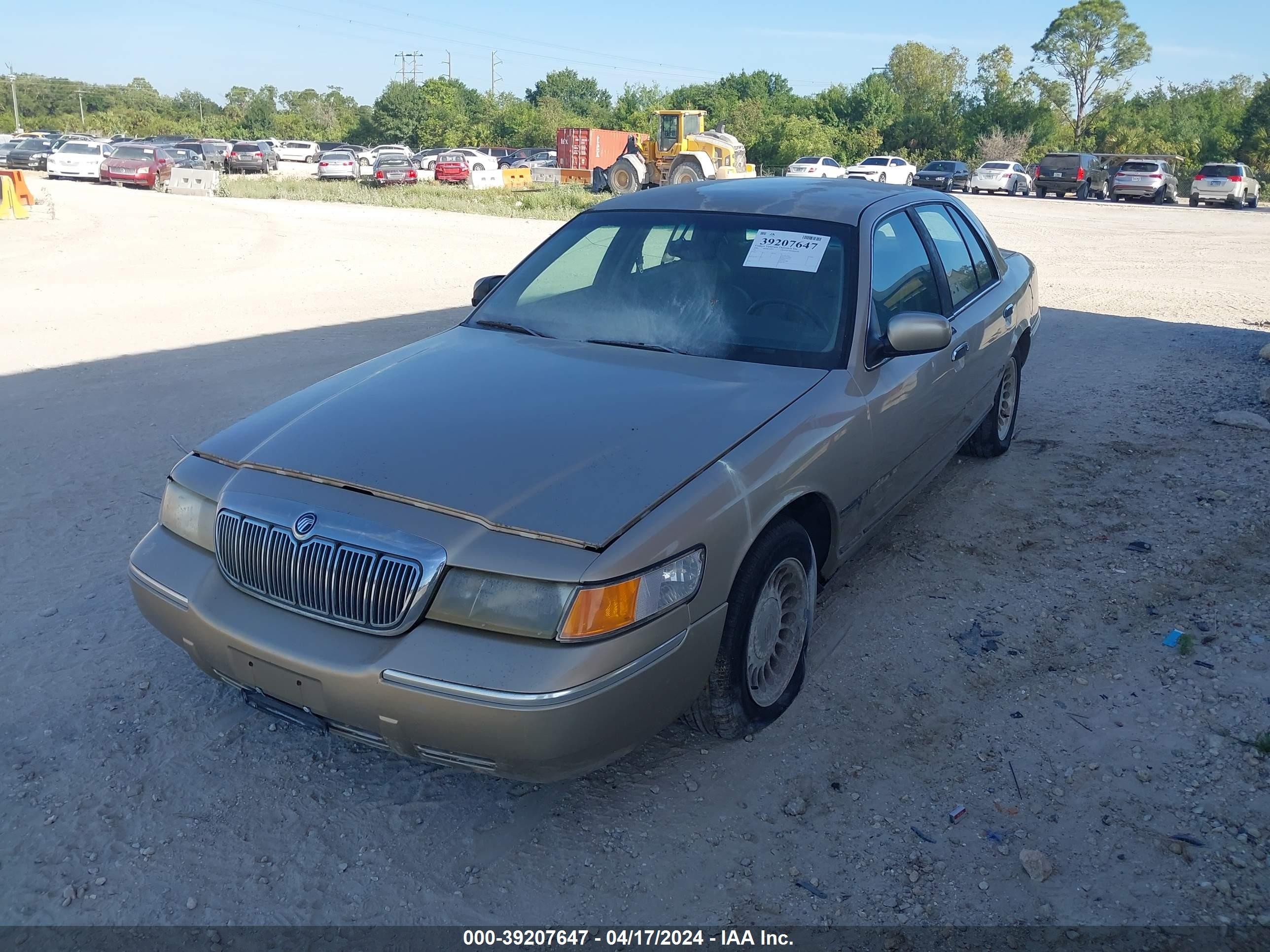 Photo 1 VIN: 2MEFM75W7YX611756 - MERCURY GRAND MARQUIS 