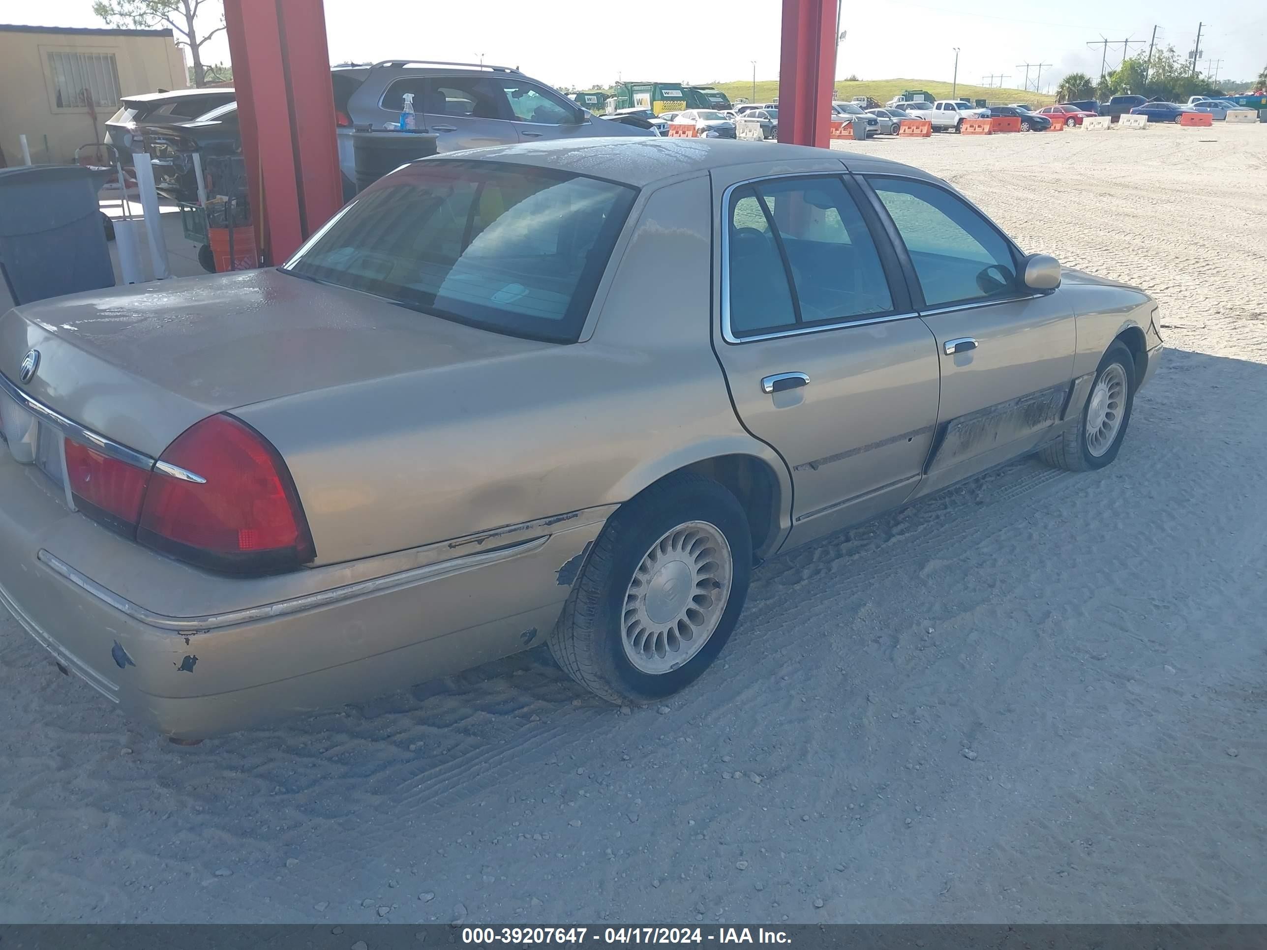 Photo 5 VIN: 2MEFM75W7YX611756 - MERCURY GRAND MARQUIS 