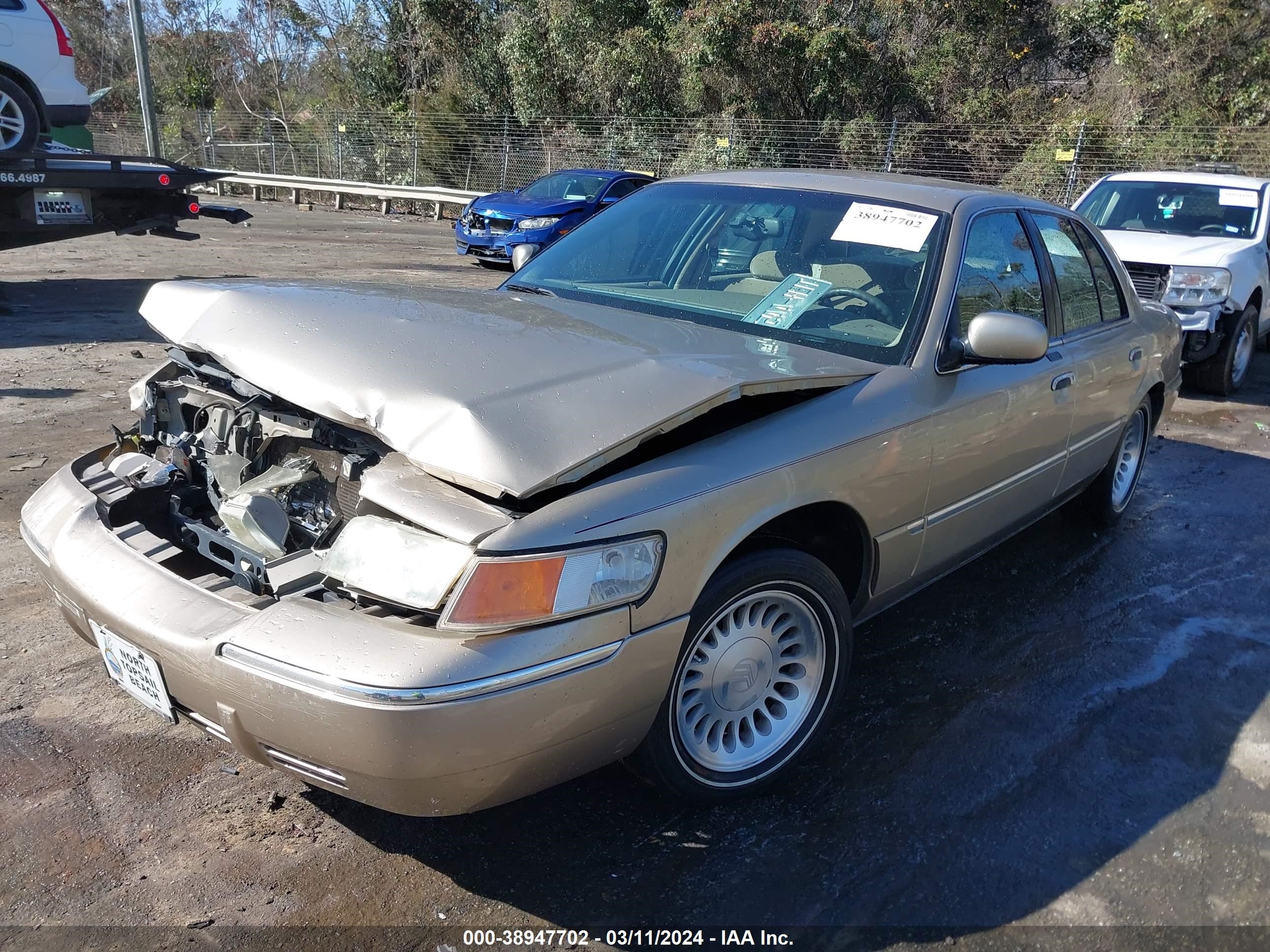 Photo 1 VIN: 2MEFM75W7YX670791 - MERCURY GRAND MARQUIS 