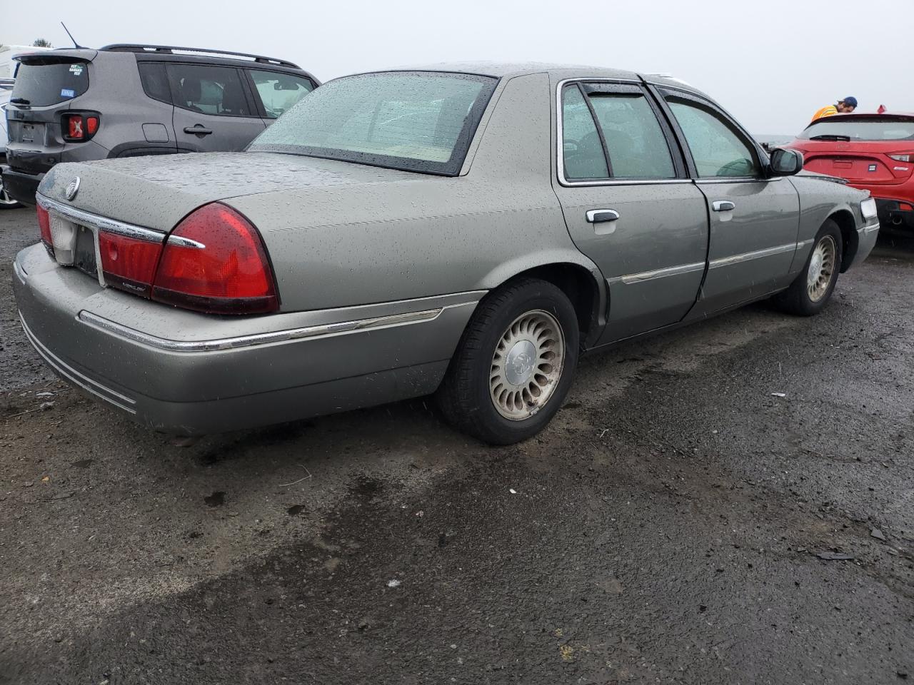 Photo 2 VIN: 2MEFM75W82X603382 - MERCURY GRAND MARQUIS 