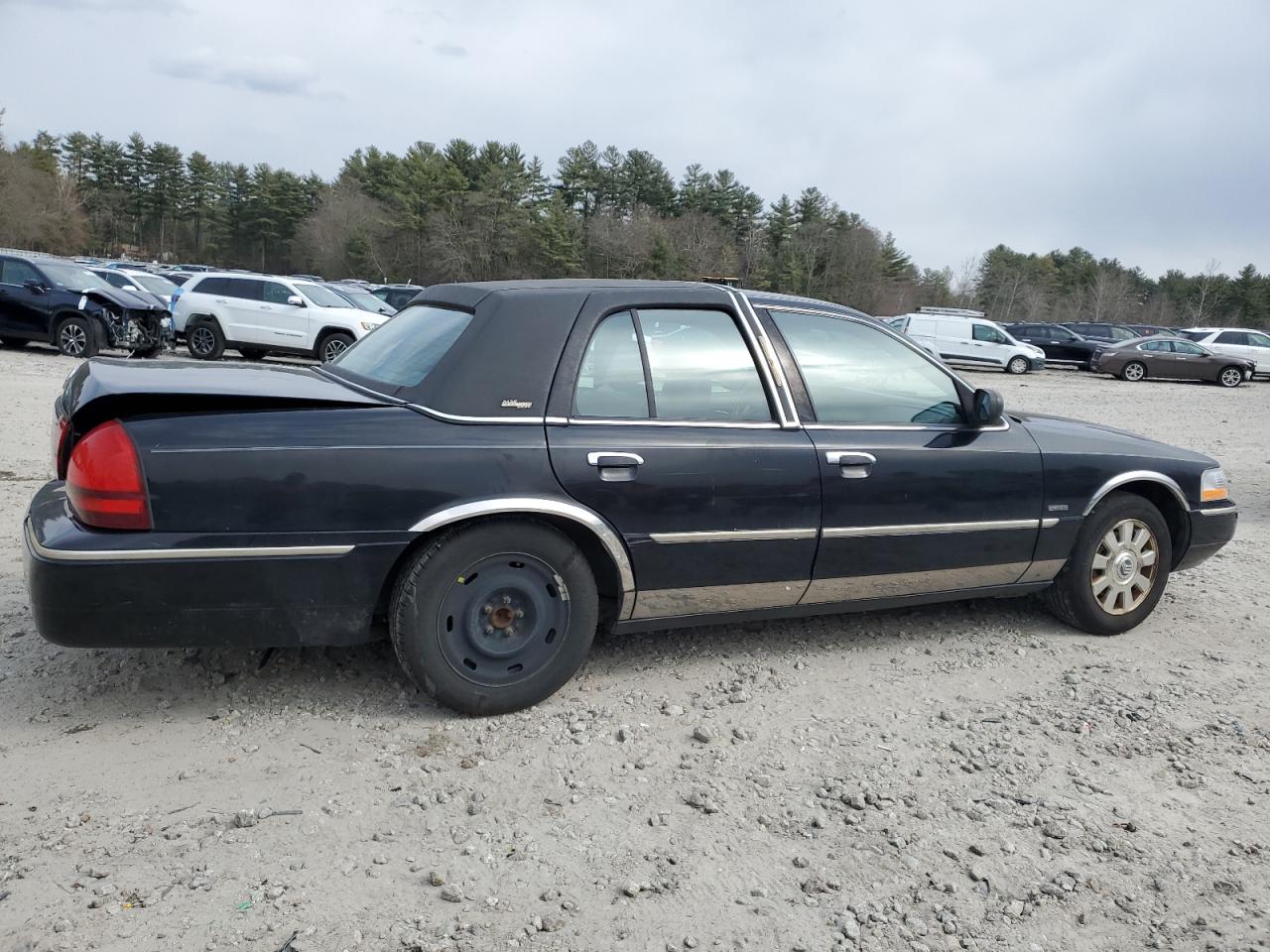 Photo 2 VIN: 2MEFM75W83X660652 - MERCURY GRAND MARQUIS 