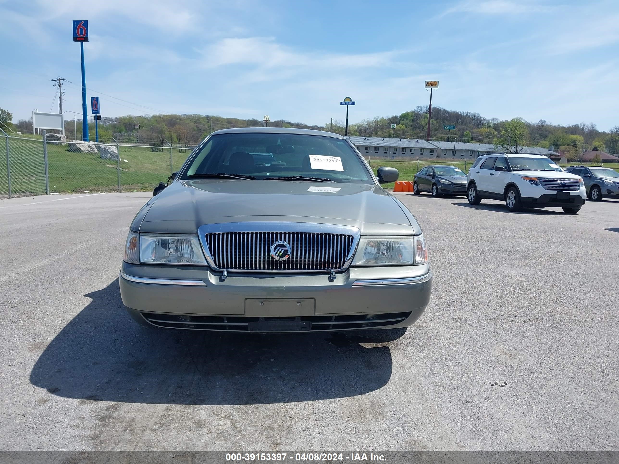 Photo 11 VIN: 2MEFM75W83X676592 - MERCURY GRAND MARQUIS 