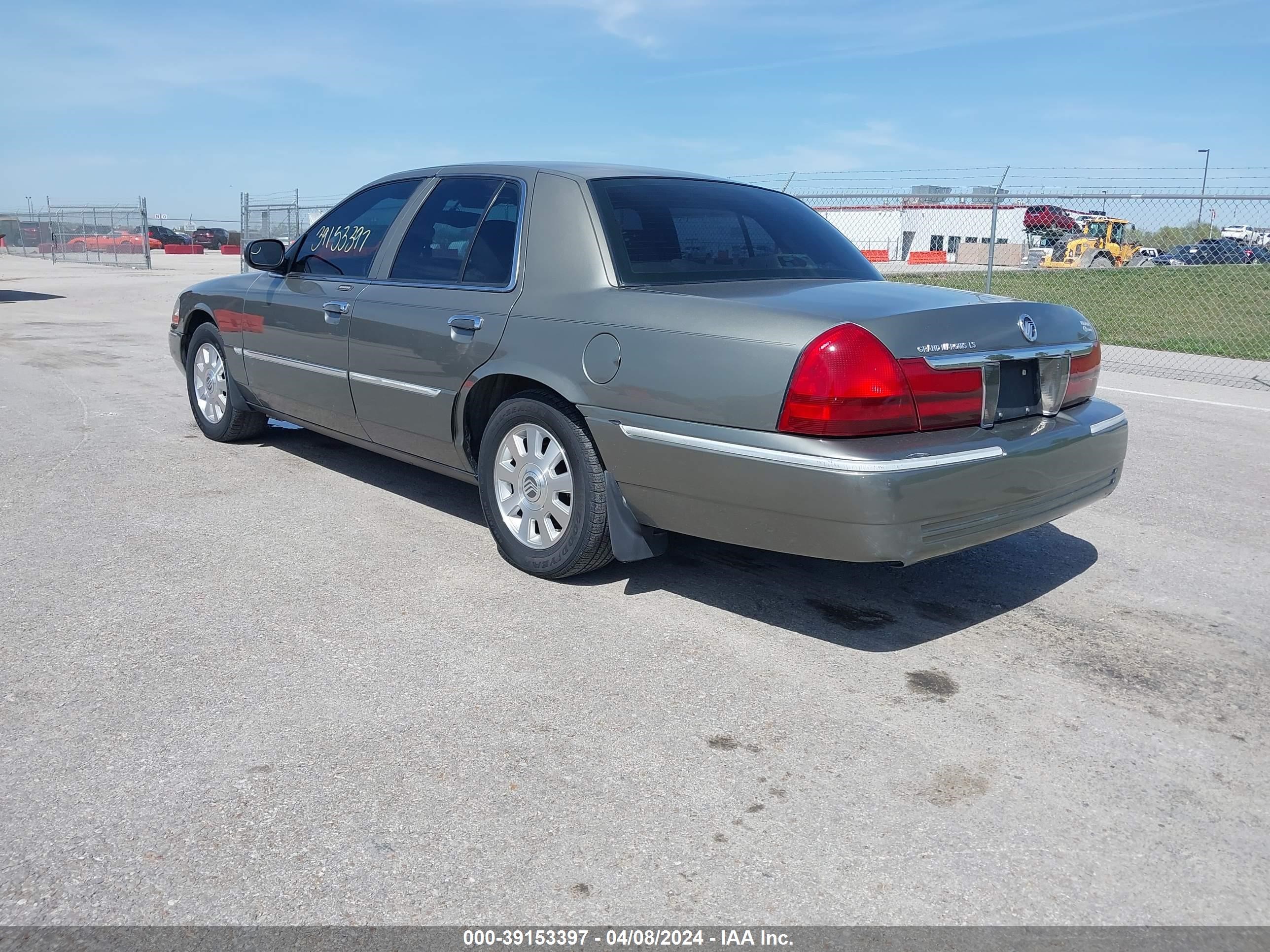 Photo 2 VIN: 2MEFM75W83X676592 - MERCURY GRAND MARQUIS 