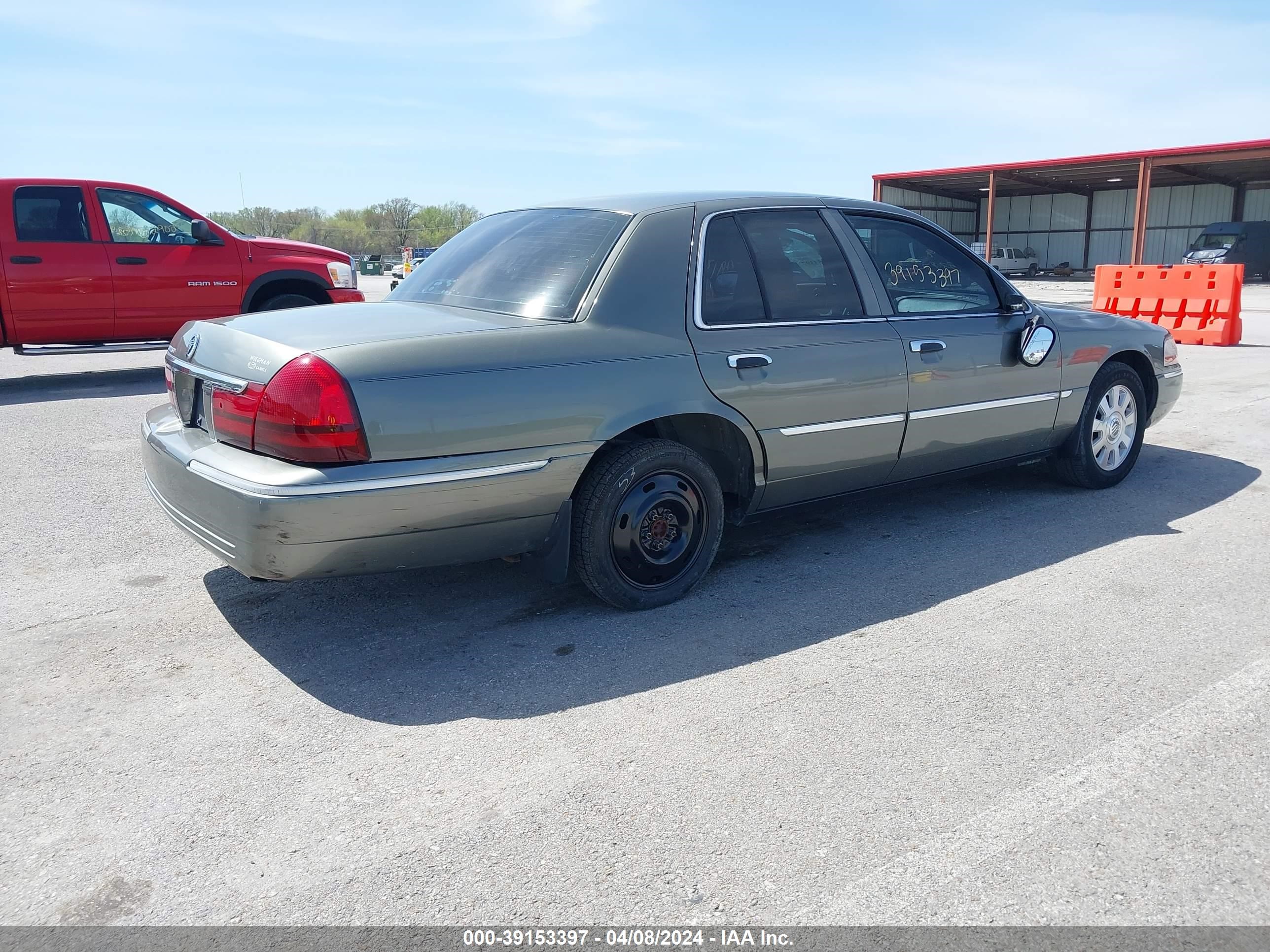 Photo 3 VIN: 2MEFM75W83X676592 - MERCURY GRAND MARQUIS 