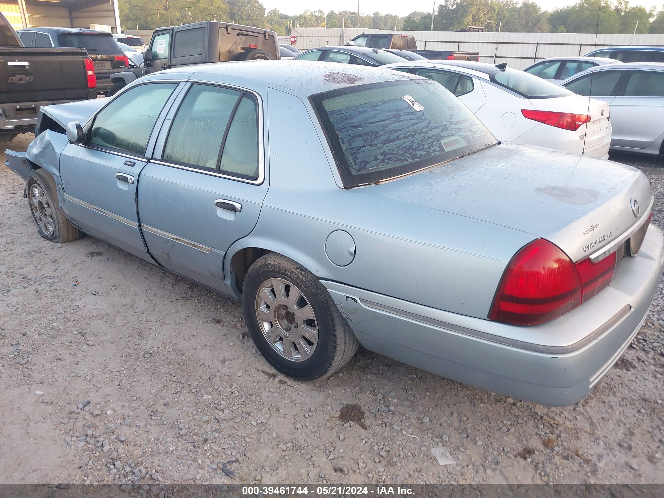 Photo 2 VIN: 2MEFM75W85X631039 - MERCURY GRAND MARQUIS 