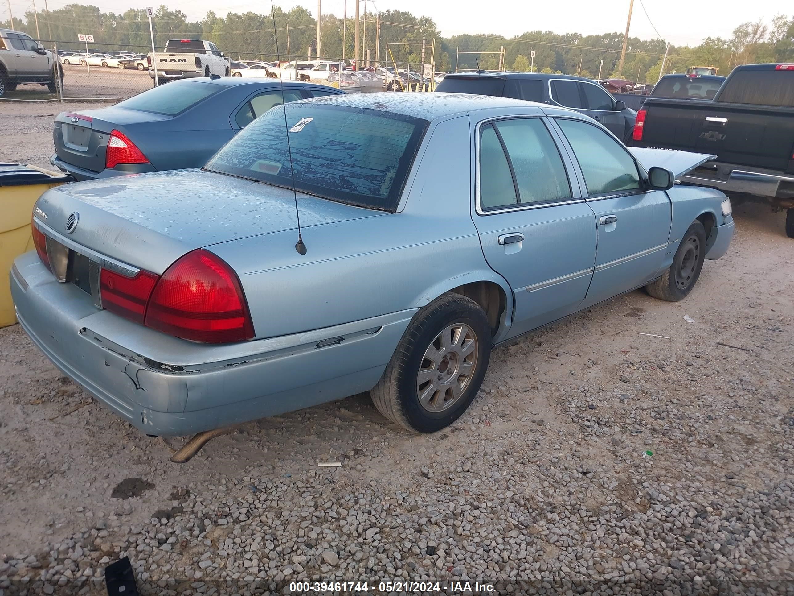 Photo 3 VIN: 2MEFM75W85X631039 - MERCURY GRAND MARQUIS 