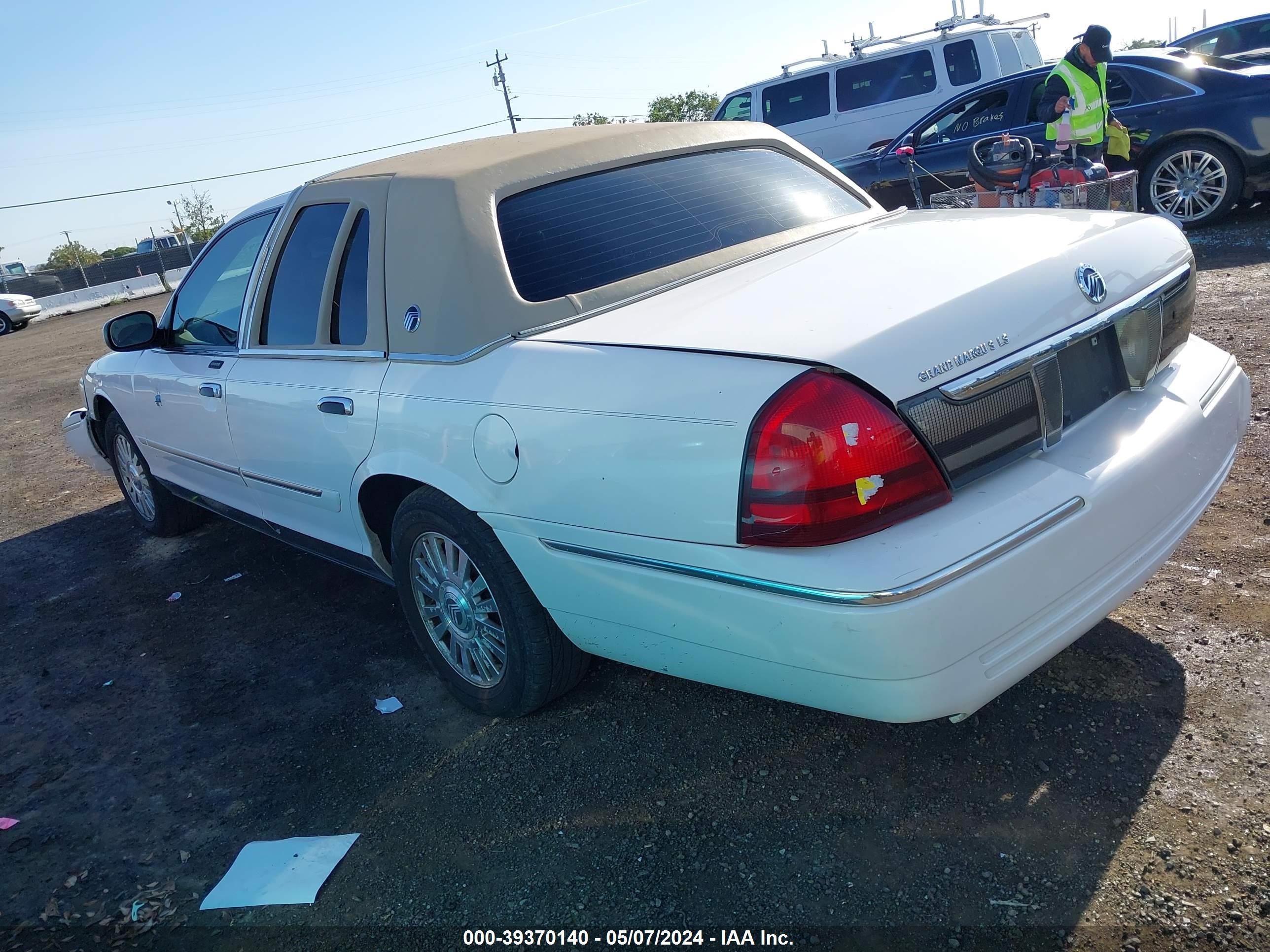 Photo 2 VIN: 2MEFM75W86X633486 - MERCURY GRAND MARQUIS 