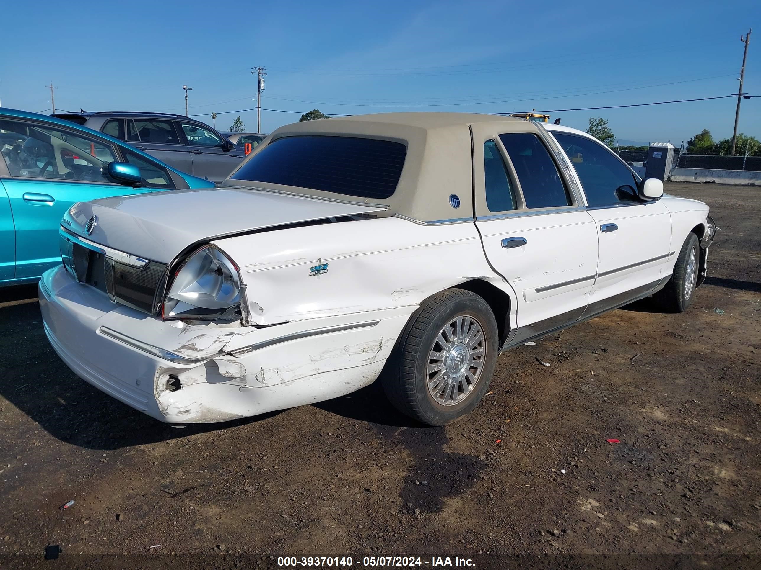 Photo 3 VIN: 2MEFM75W86X633486 - MERCURY GRAND MARQUIS 